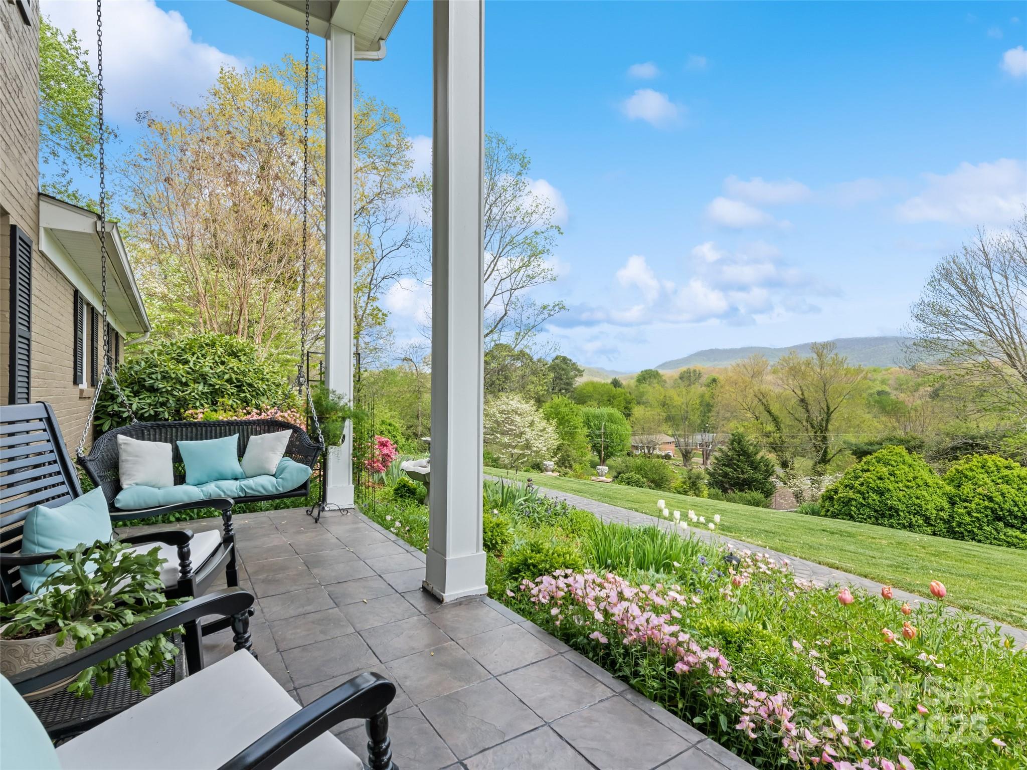 60 Club Knoll Avenue Property Photo 8