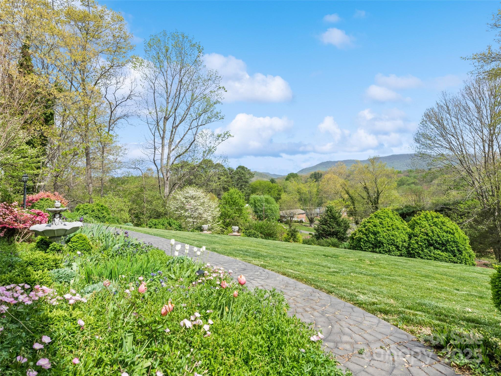 60 Club Knoll Avenue Property Photo 11