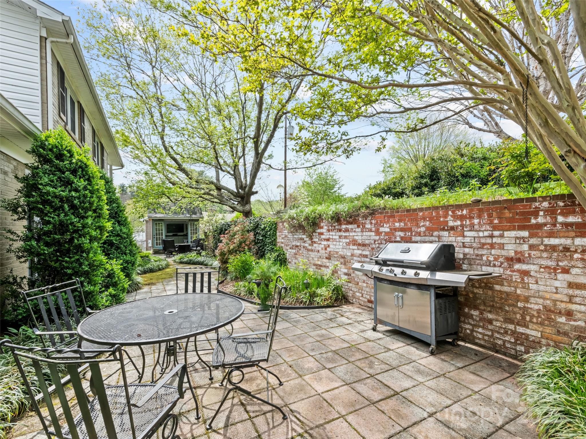 60 Club Knoll Avenue Property Photo 12