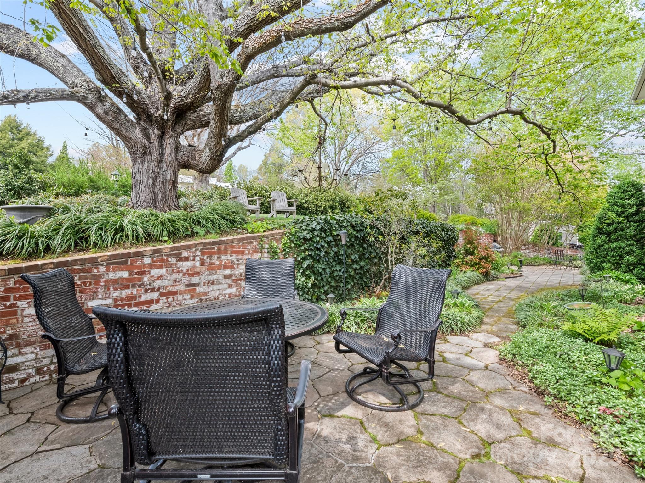 60 Club Knoll Avenue Property Photo 14