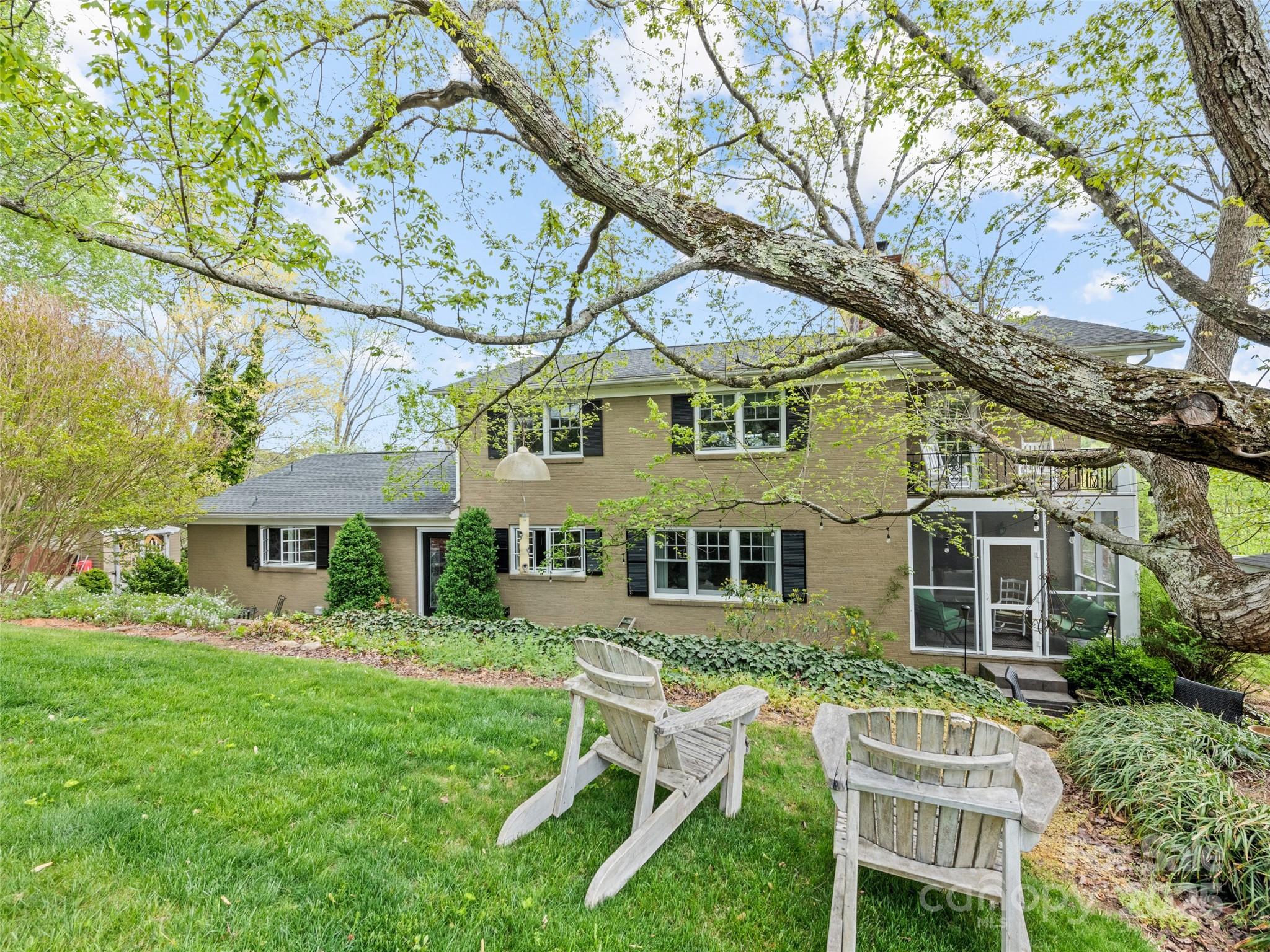 60 Club Knoll Avenue Property Photo 15