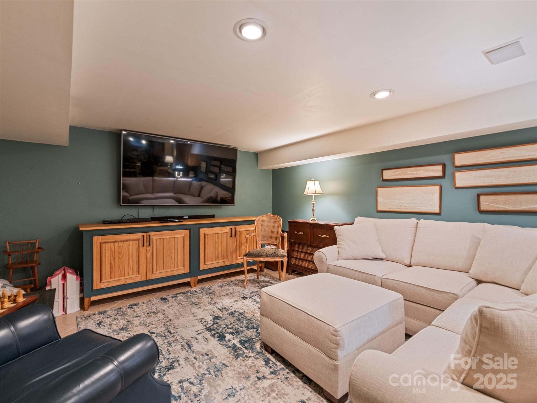 60 Club Knoll Avenue Property Photo 47