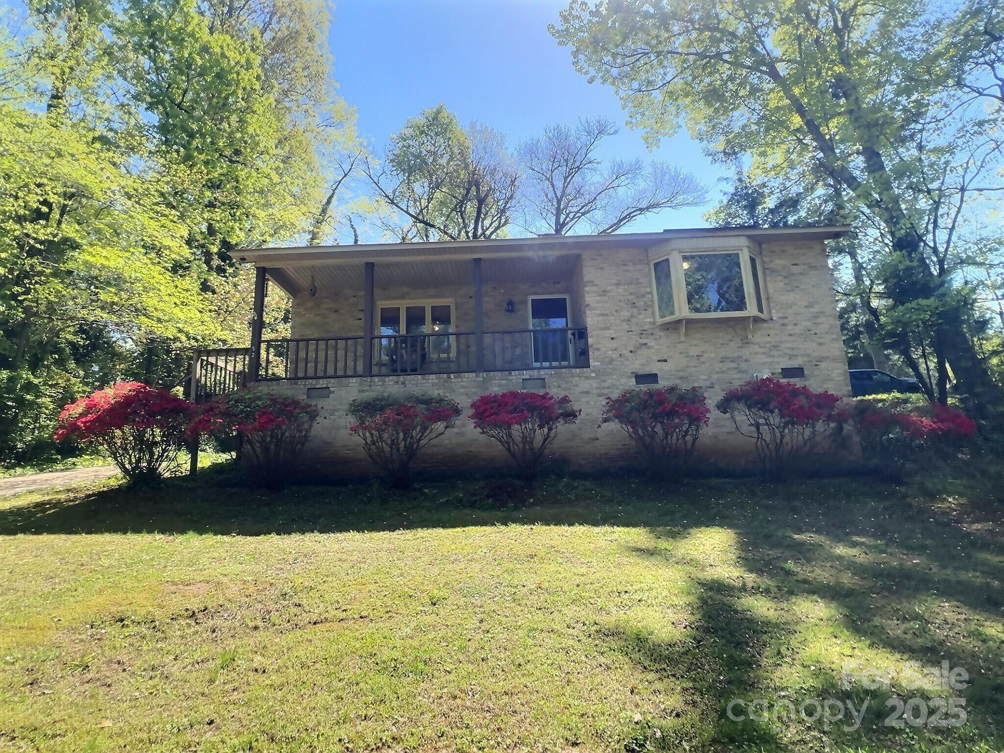 352 Edgemont Drive Property Photo
