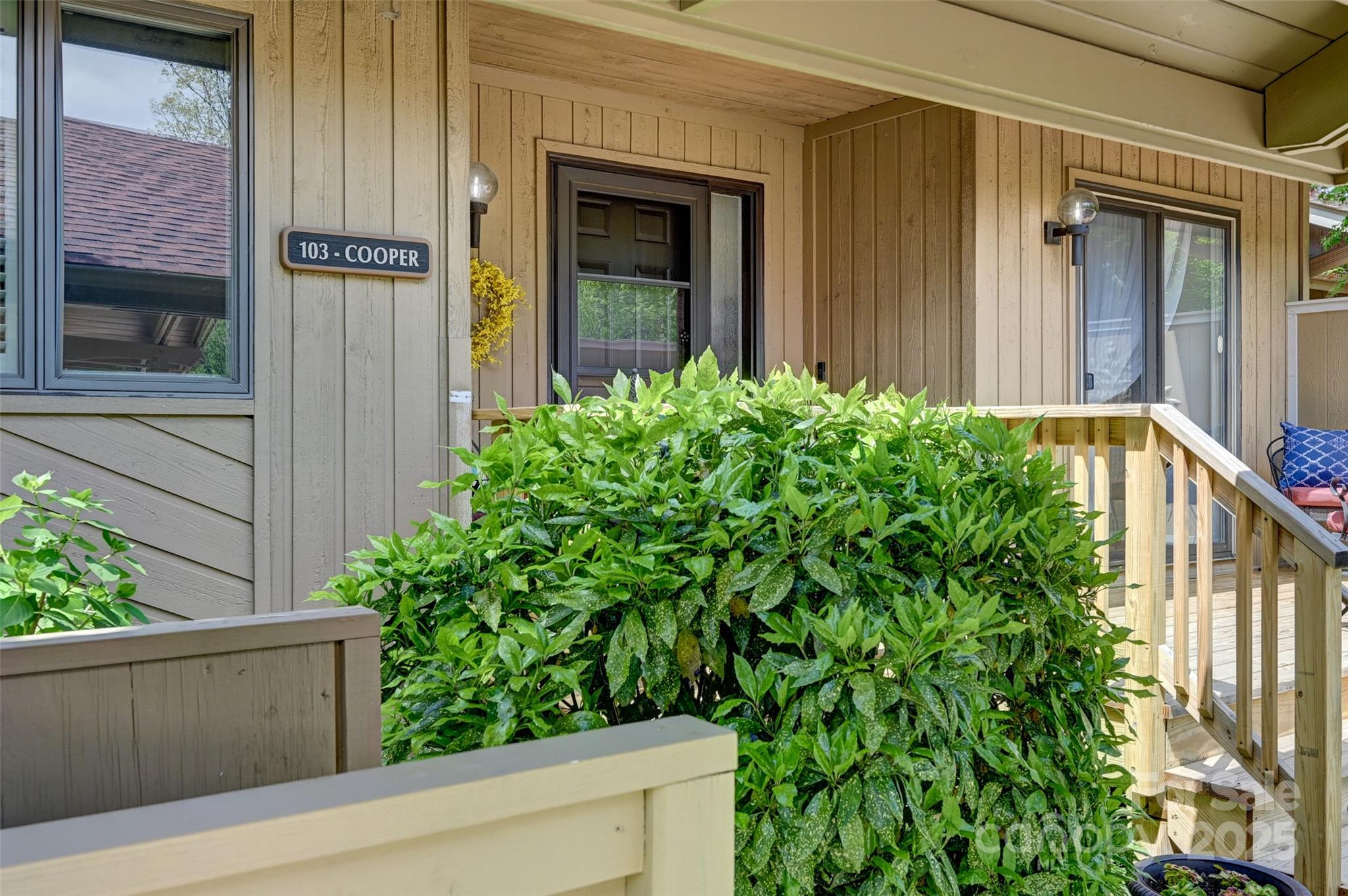 103 Red Oak Drive Property Photo 4