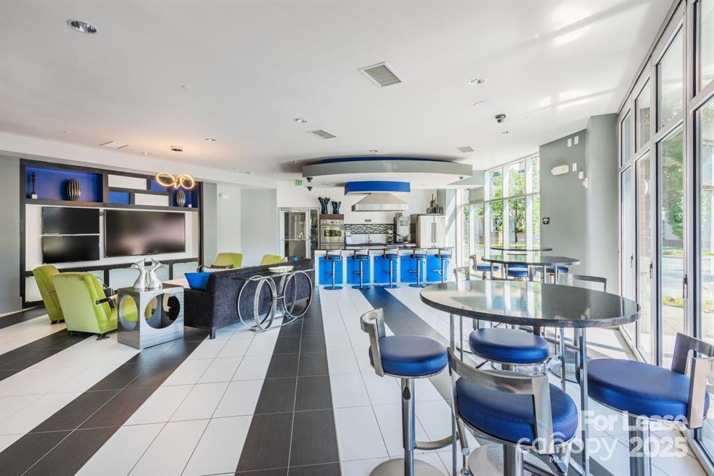 902 West Fourth Street Gradin Property Photo 5