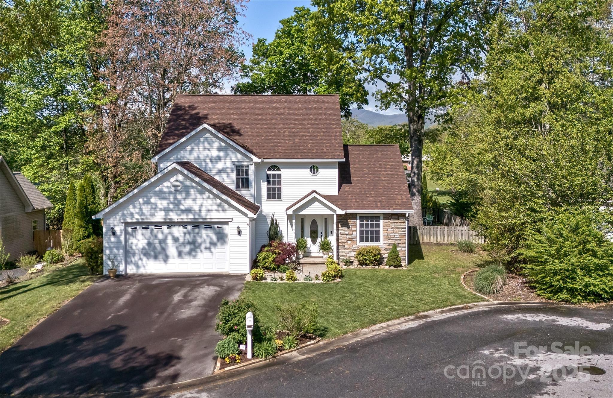 301 Theron Court Property Photo 1