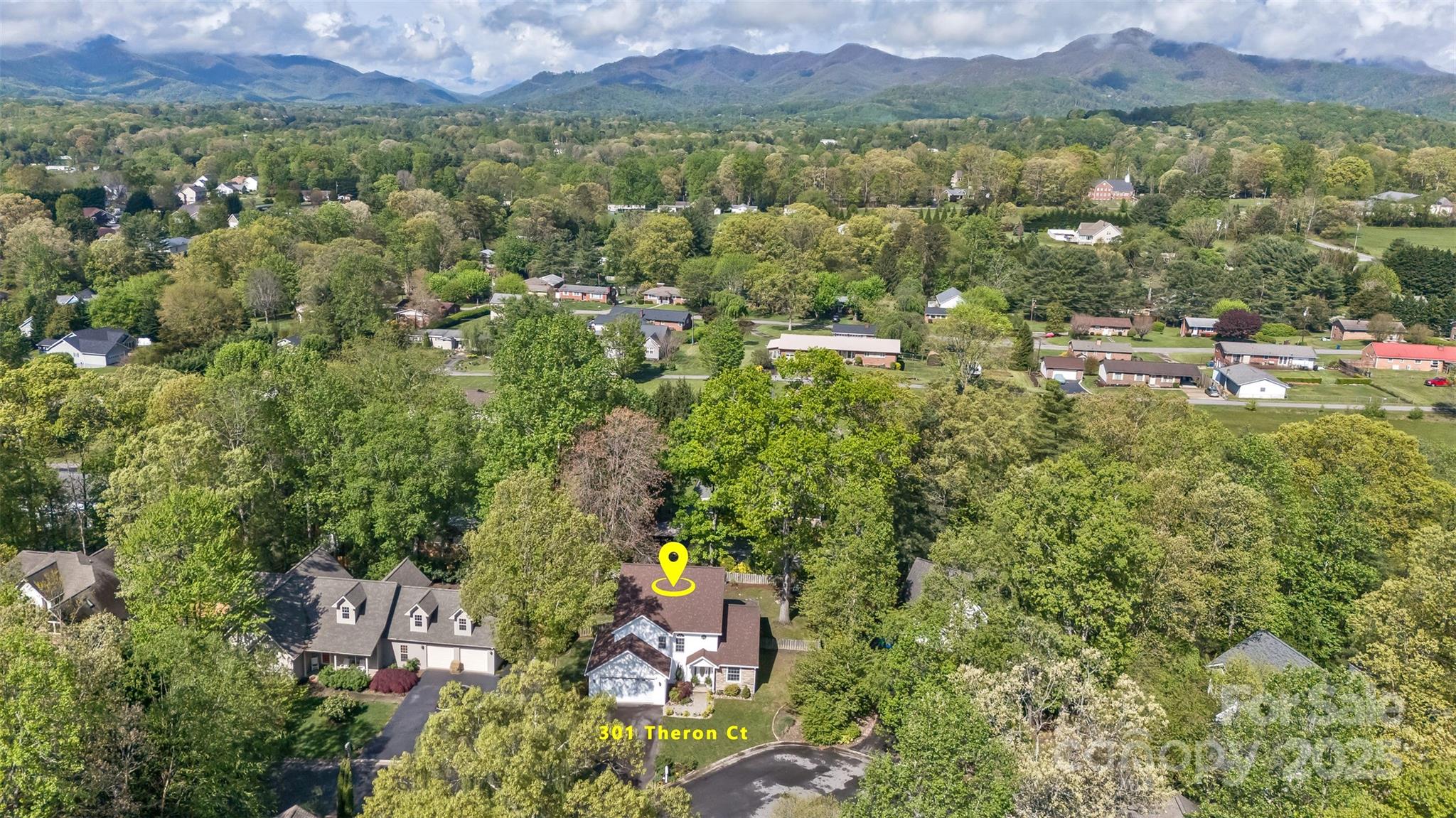 301 Theron Court Property Photo 2