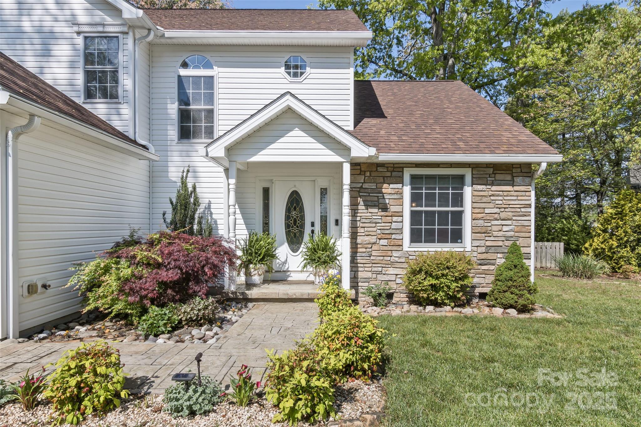 301 Theron Court Property Photo 3