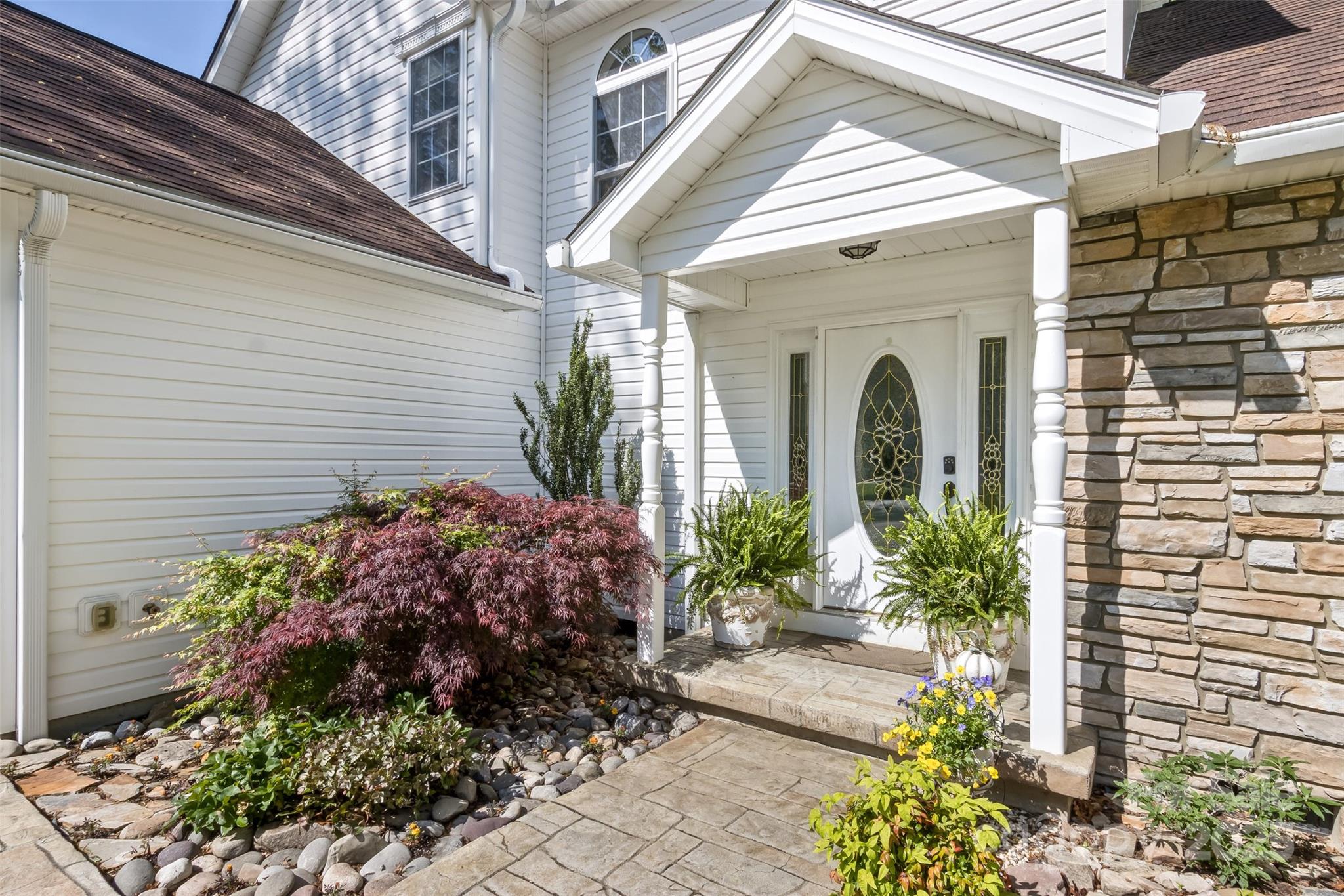 301 Theron Court Property Photo 4