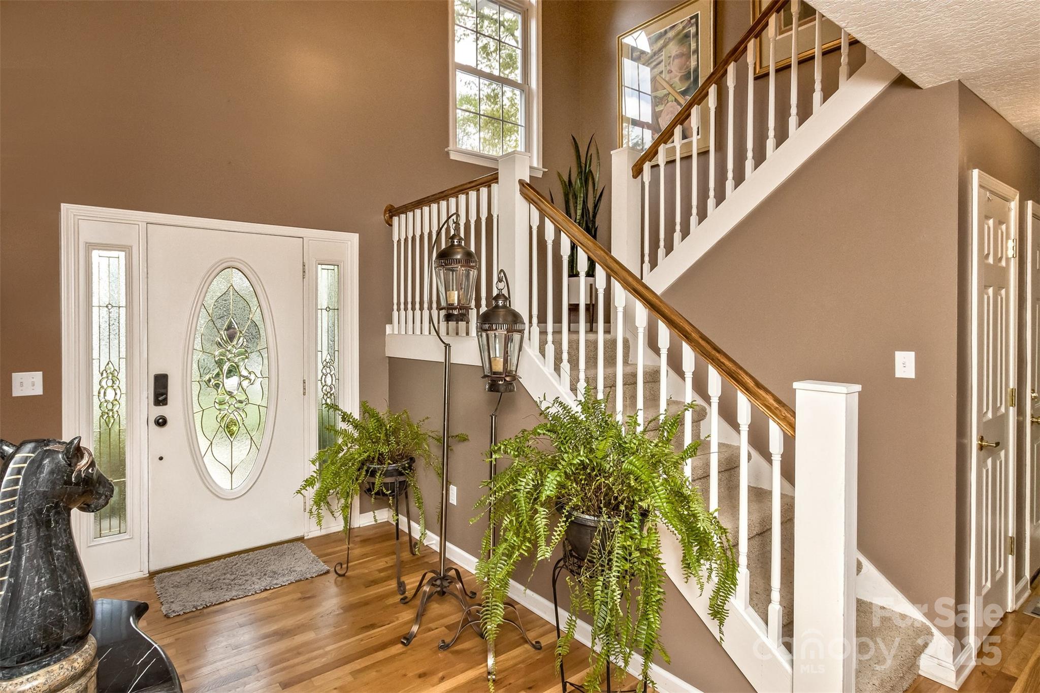 301 Theron Court Property Photo 5