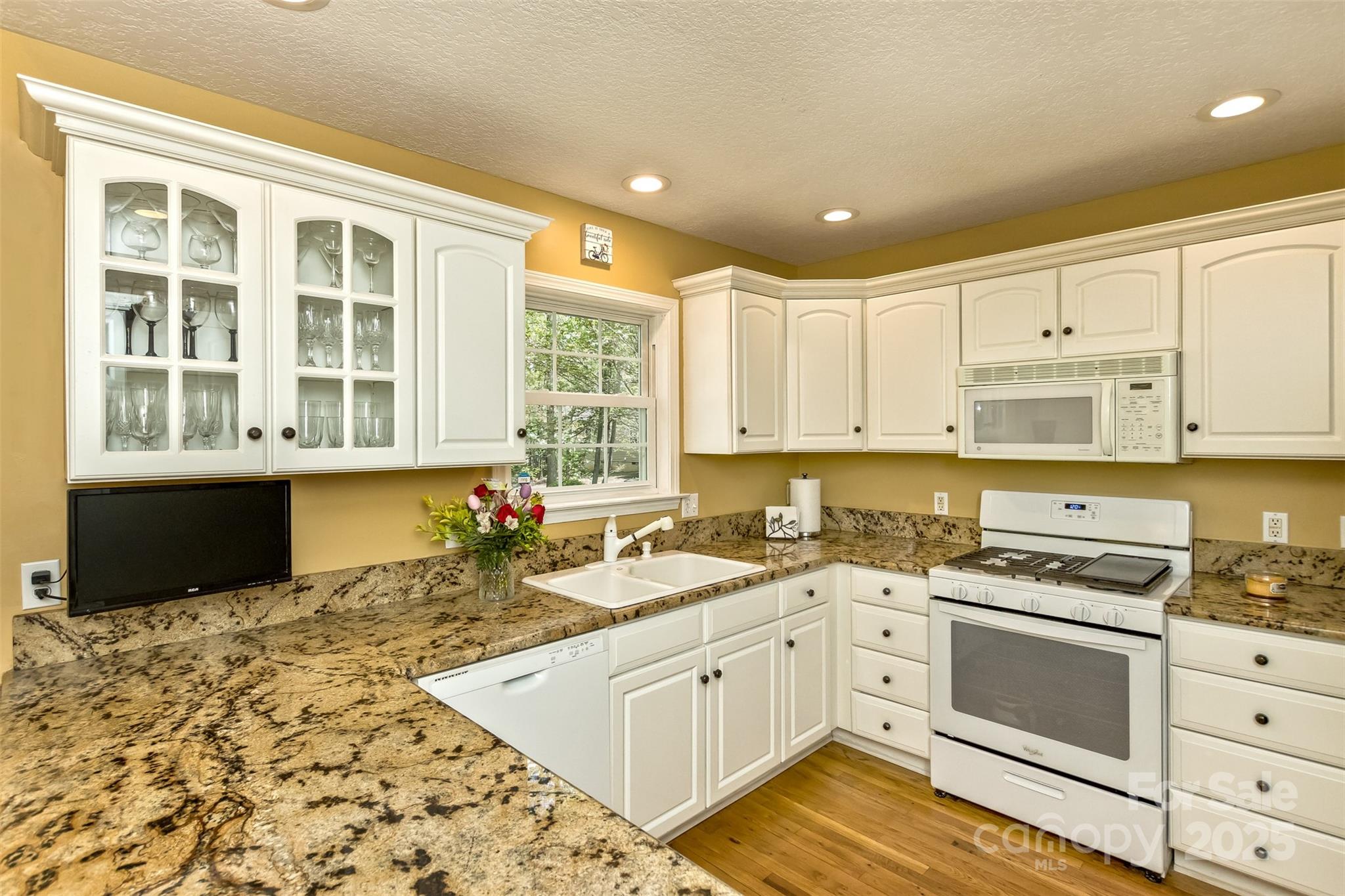 301 Theron Court Property Photo 7