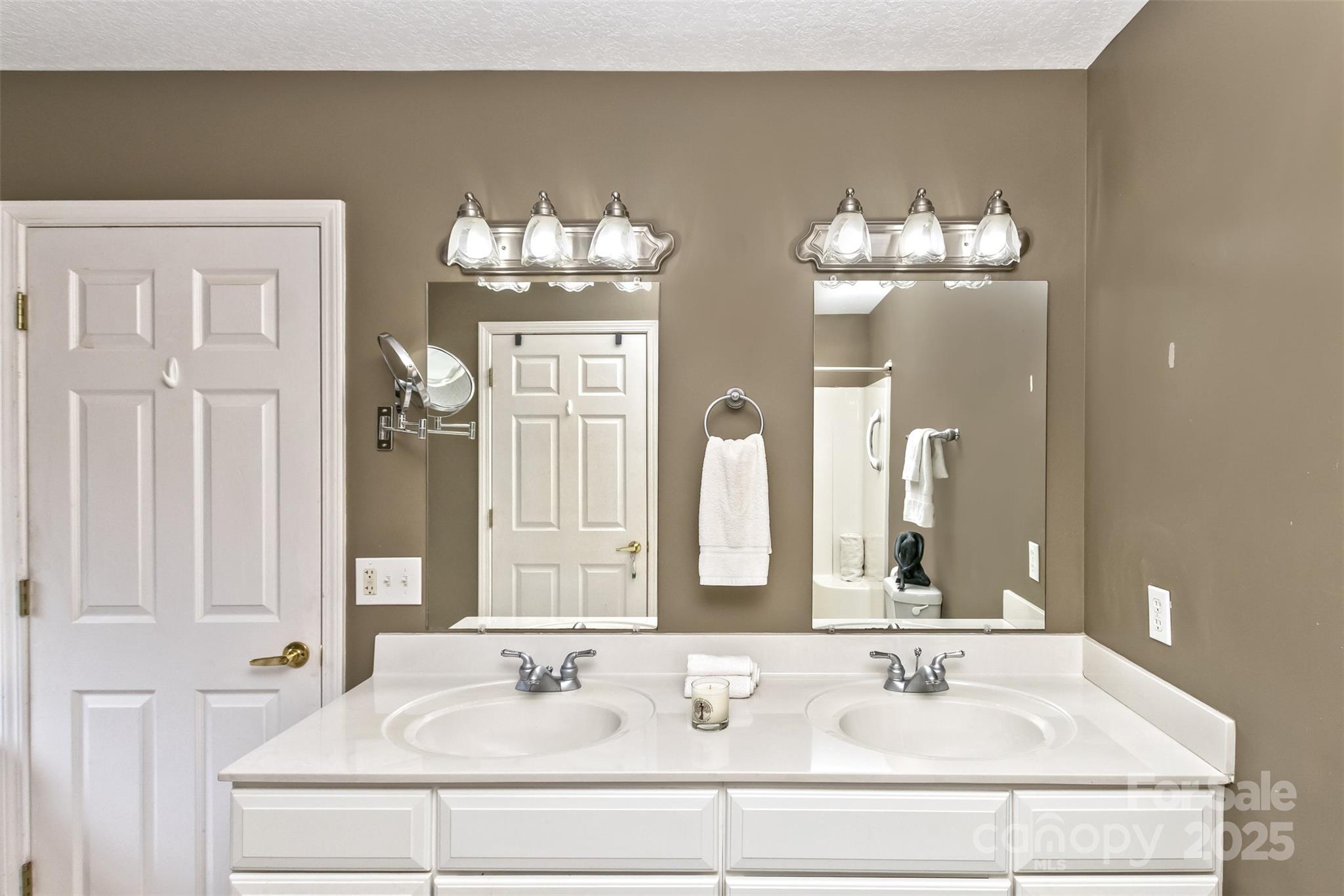 301 Theron Court Property Photo 15