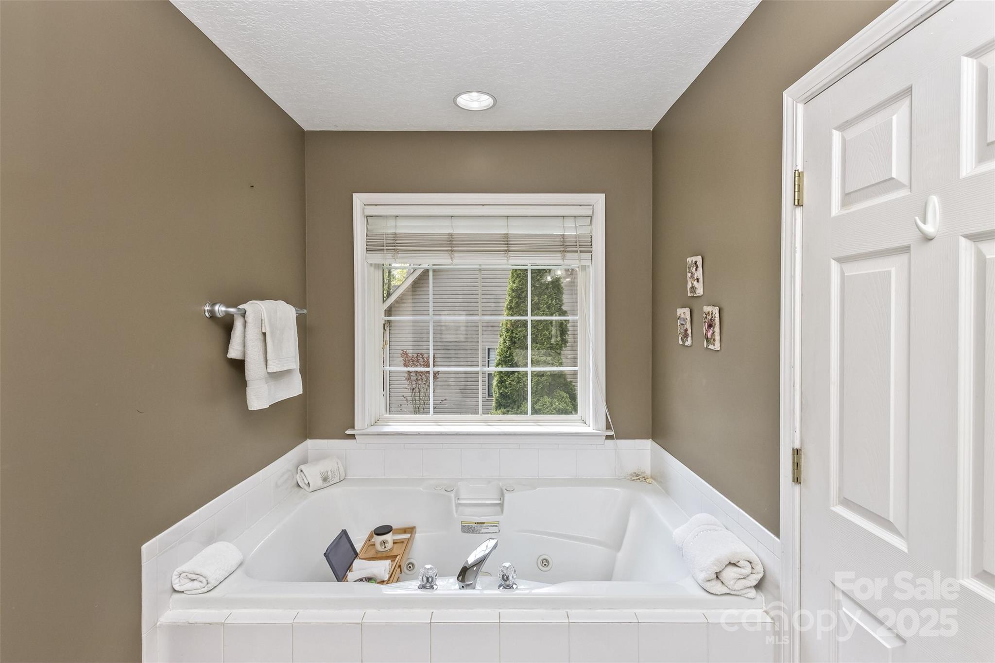 301 Theron Court Property Photo 16