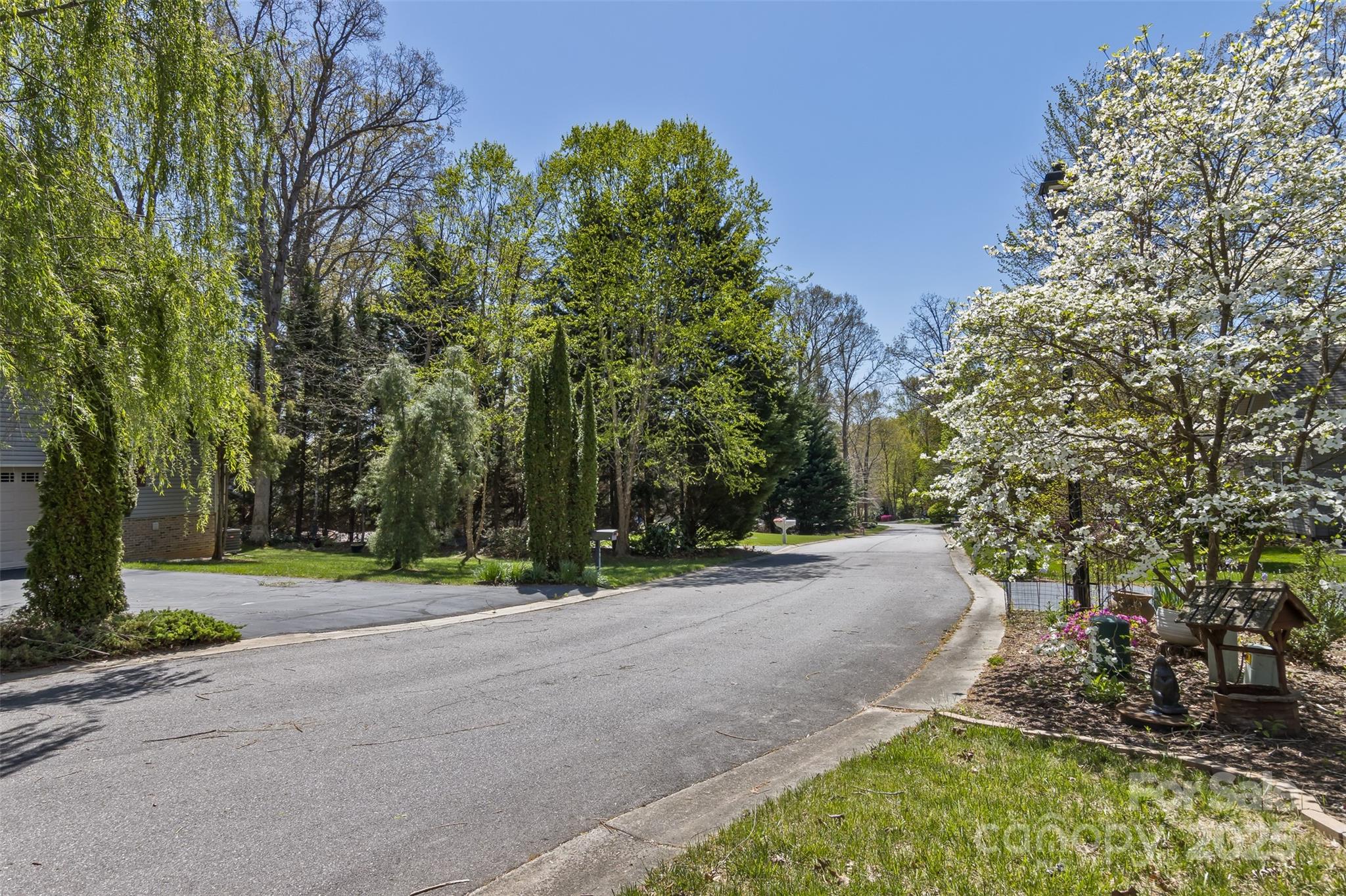 301 Theron Court Property Photo 36