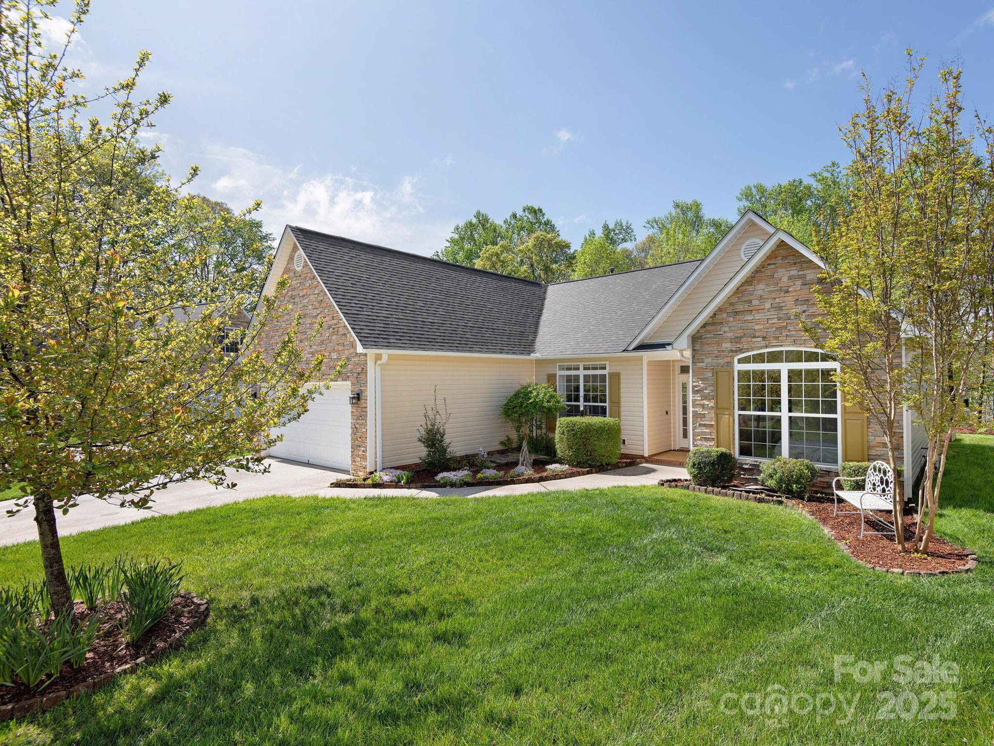 17 Hollow Crest Way Property Photo