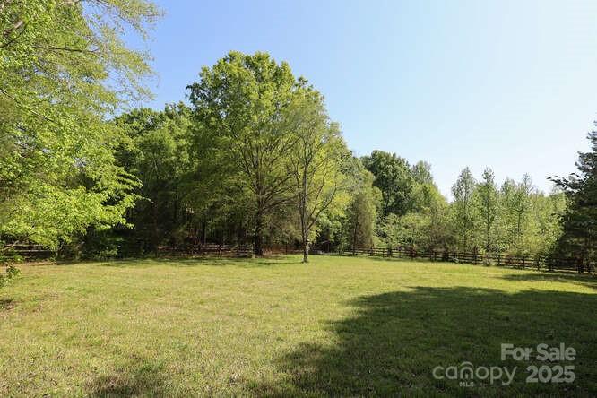 8903 New Town Road Property Photo 6