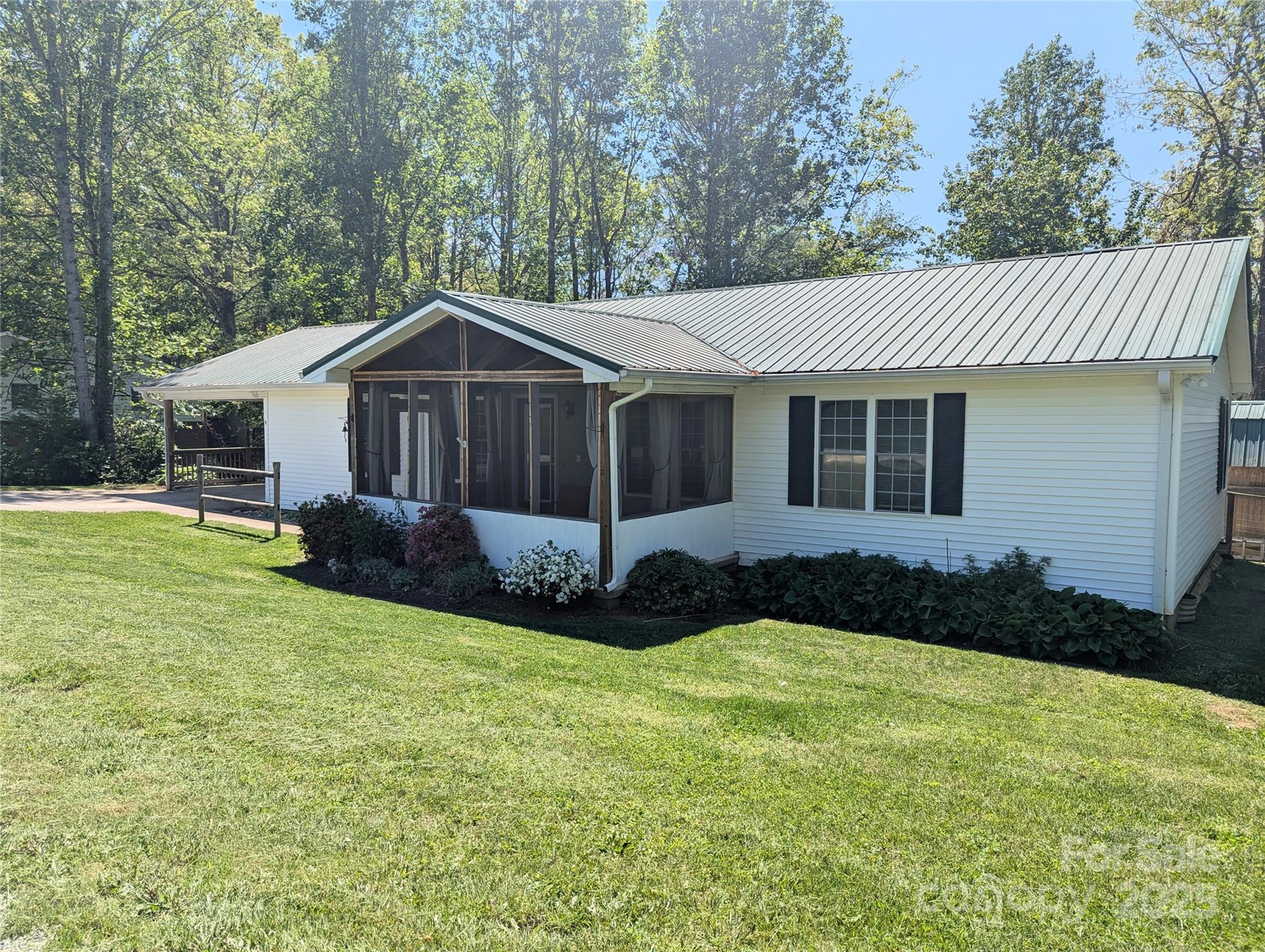 10 Sugarloaf Lane 08 Property Photo 1