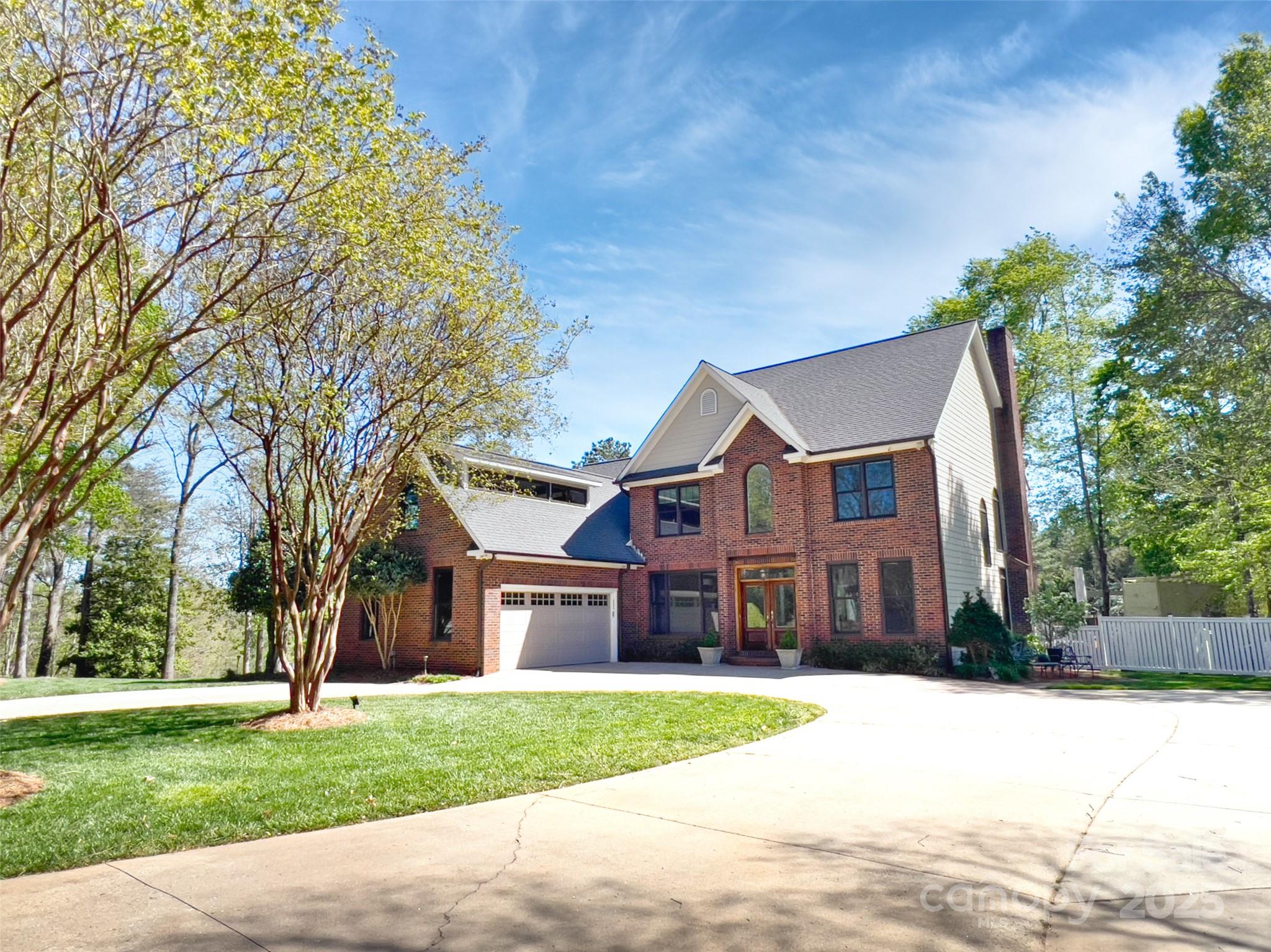 484 Chisholm Trail Property Photo