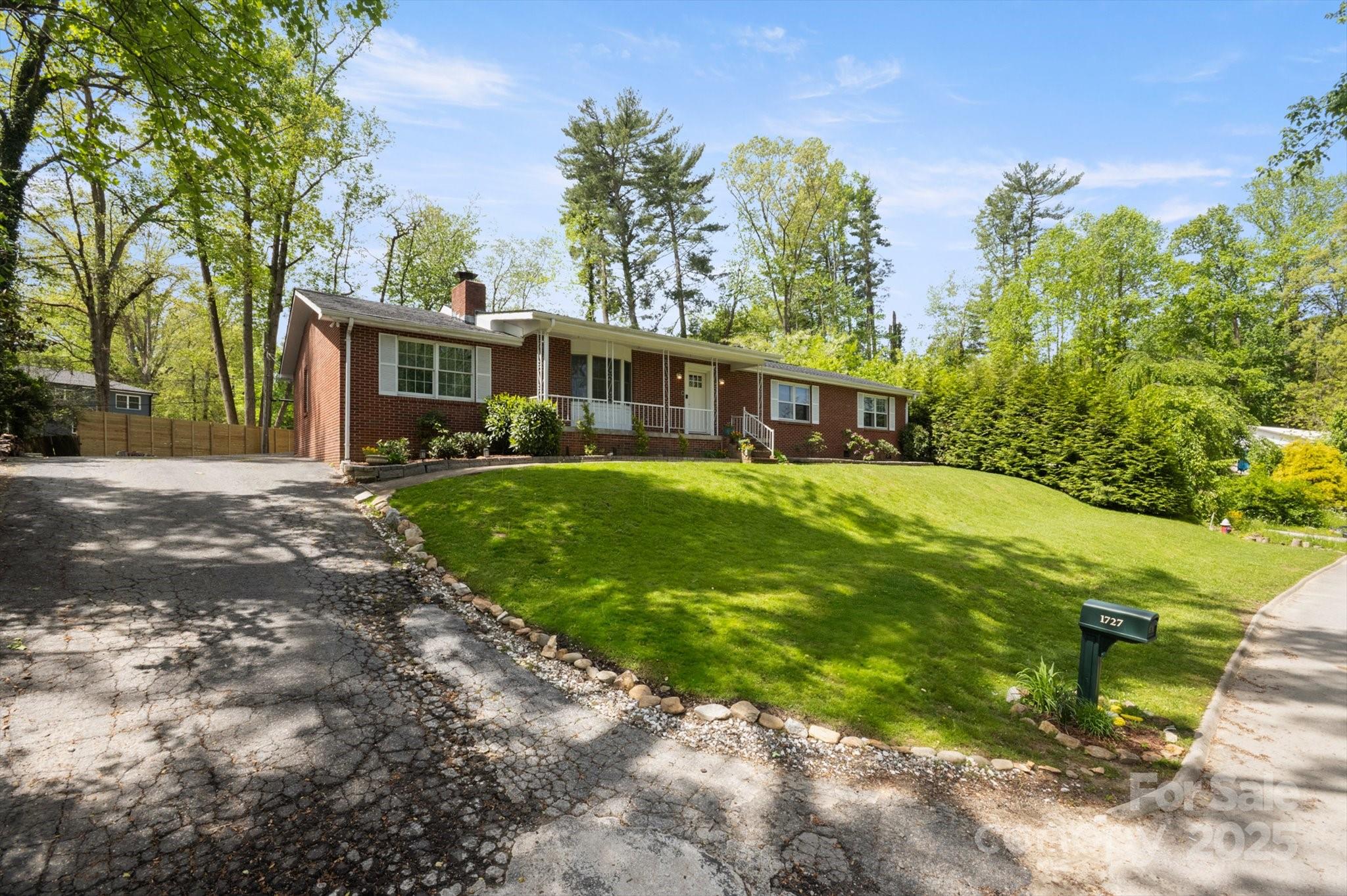 1727 Meadowbrook Terrace Property Photo
