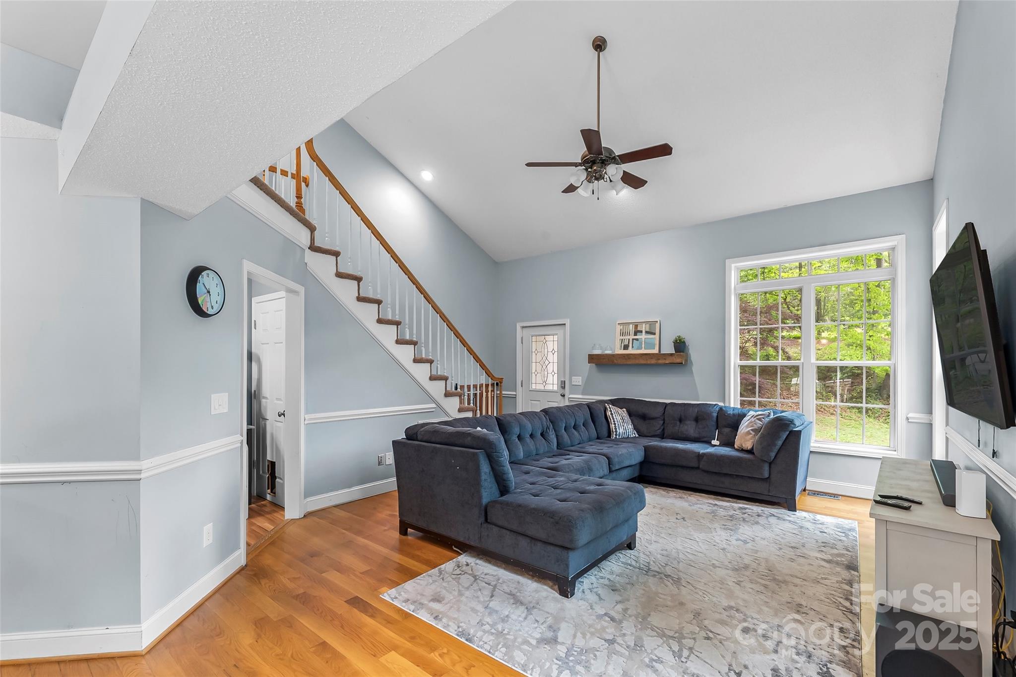 4927 Gateway Drive Property Photo 2