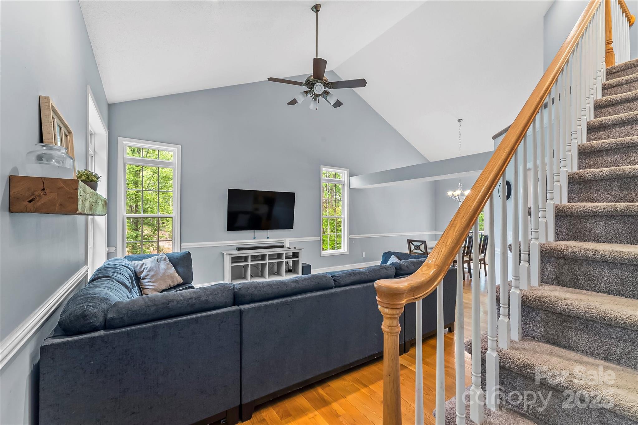 4927 Gateway Drive Property Photo 3