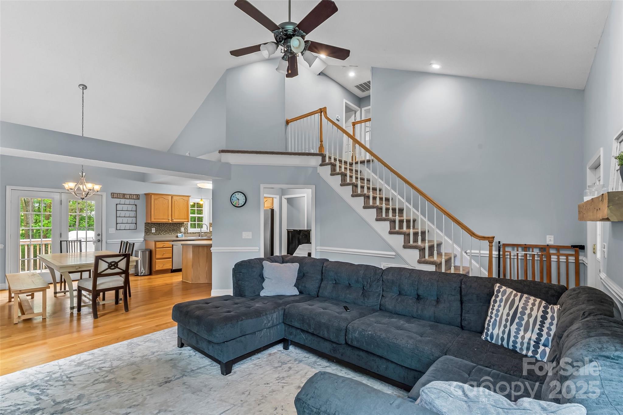 4927 Gateway Drive Property Photo 4