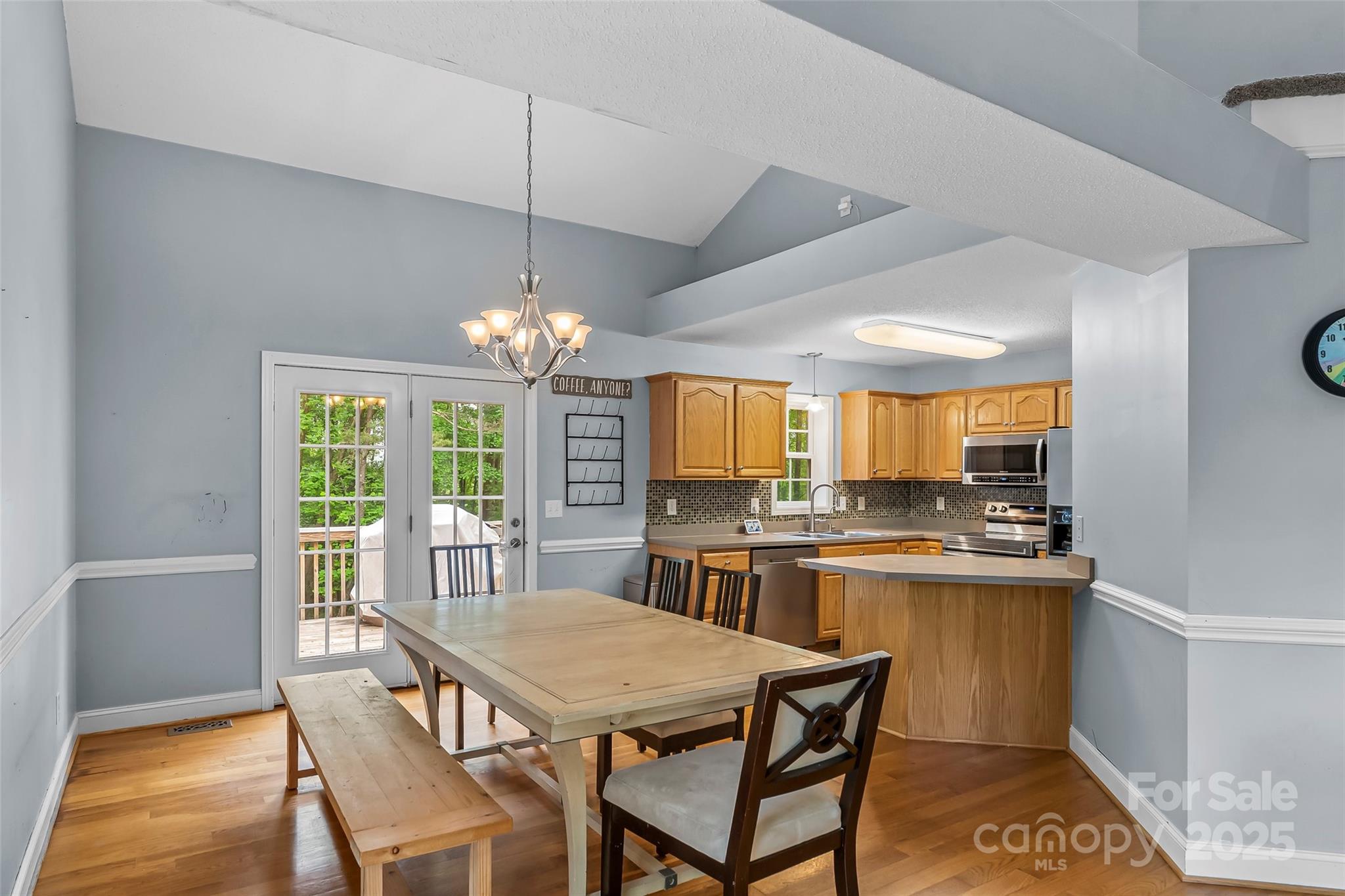 4927 Gateway Drive Property Photo 5