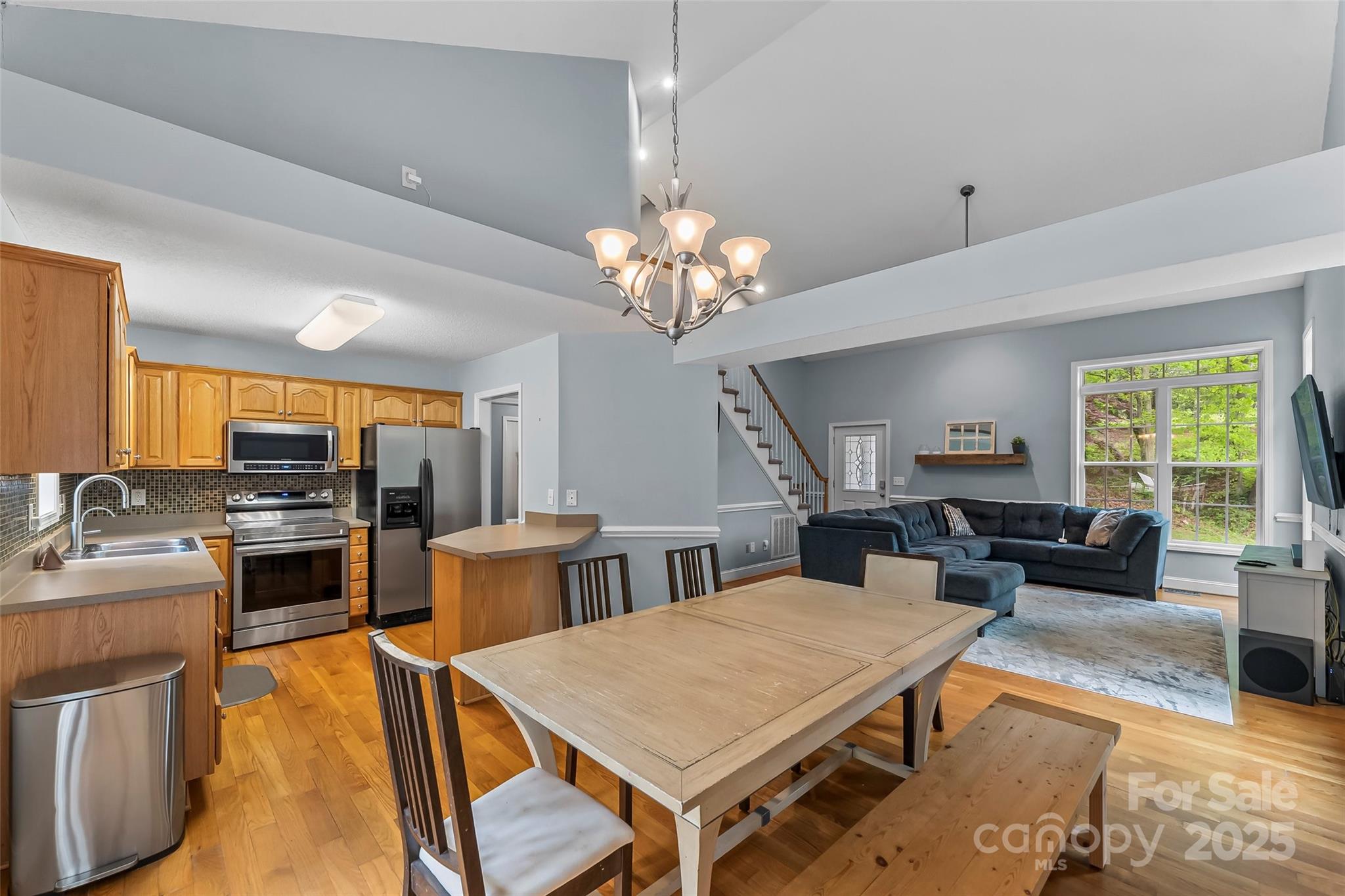 4927 Gateway Drive Property Photo 6