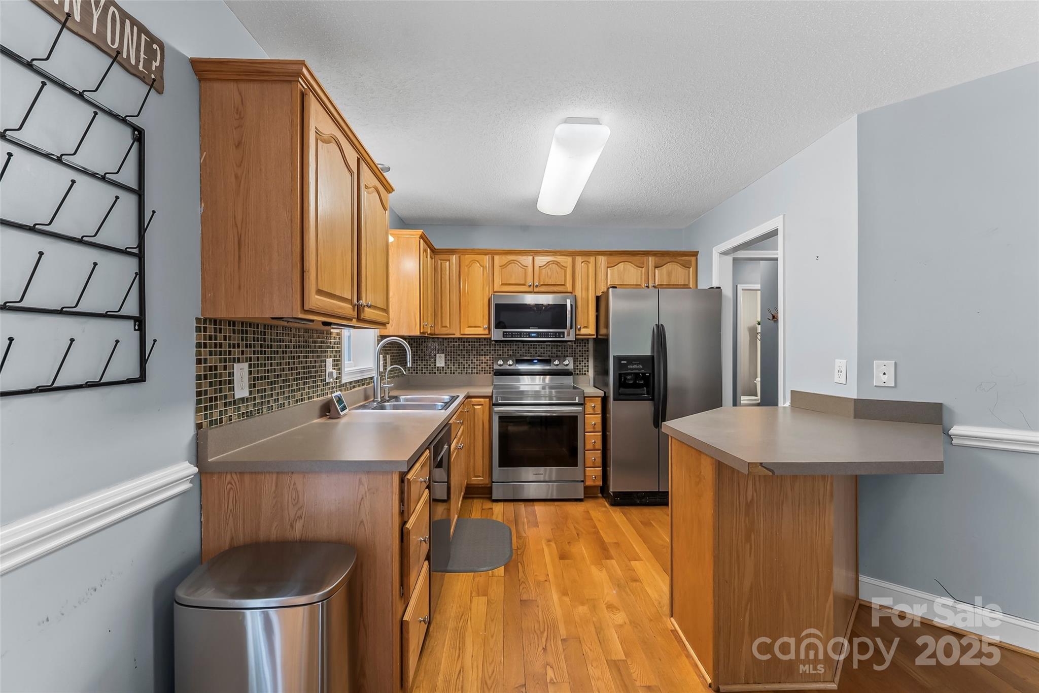 4927 Gateway Drive Property Photo 7