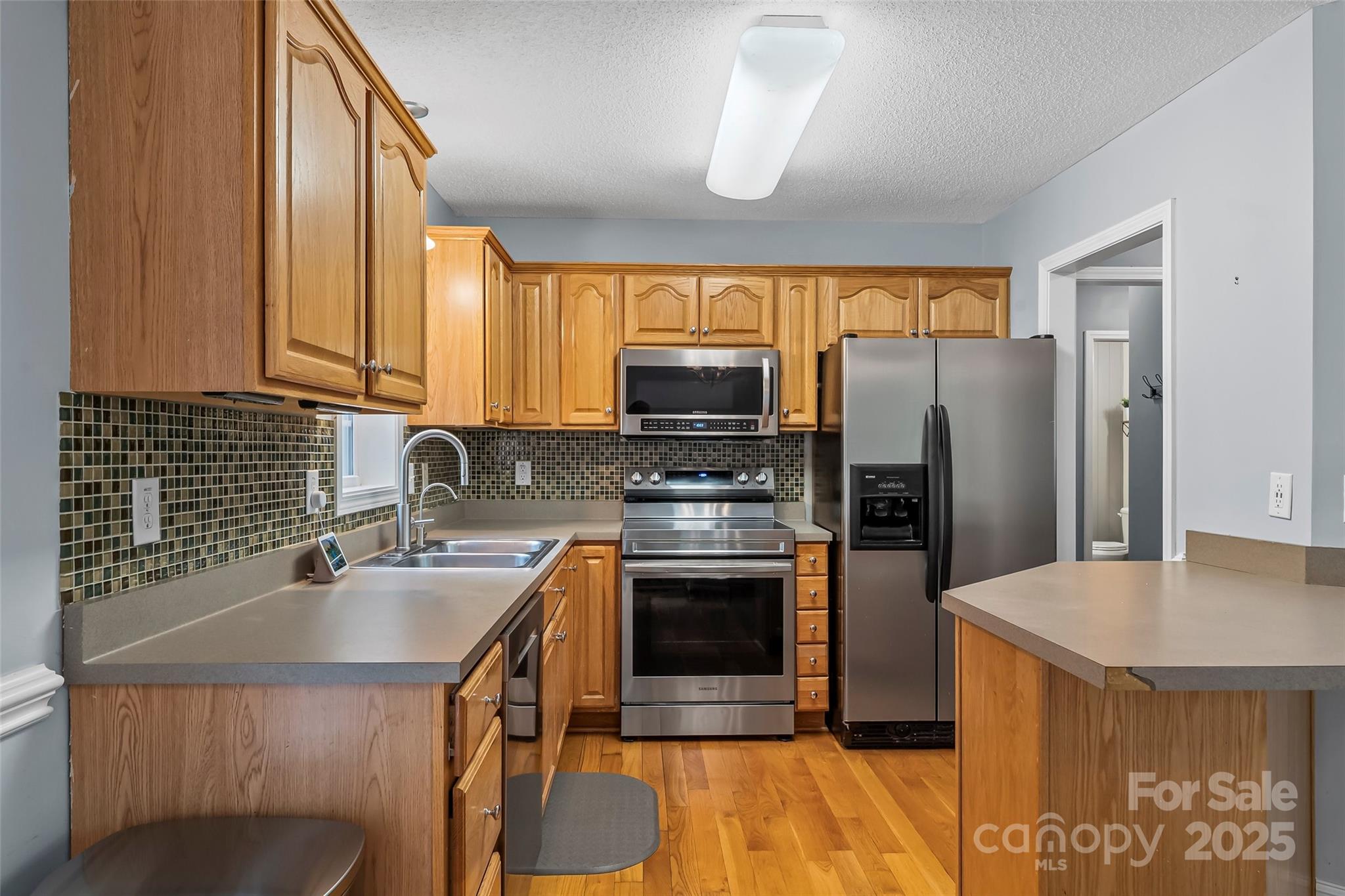 4927 Gateway Drive Property Photo 8