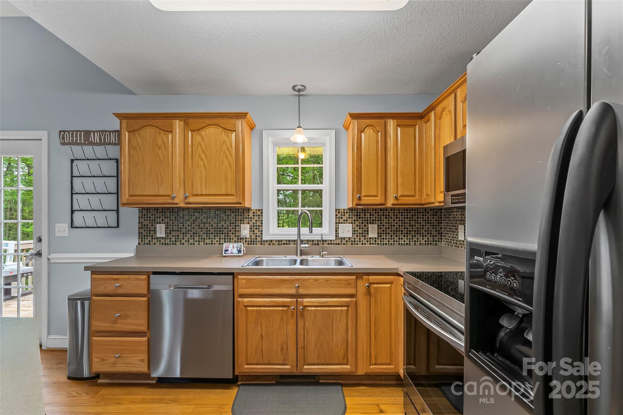 4927 Gateway Drive Property Photo 9