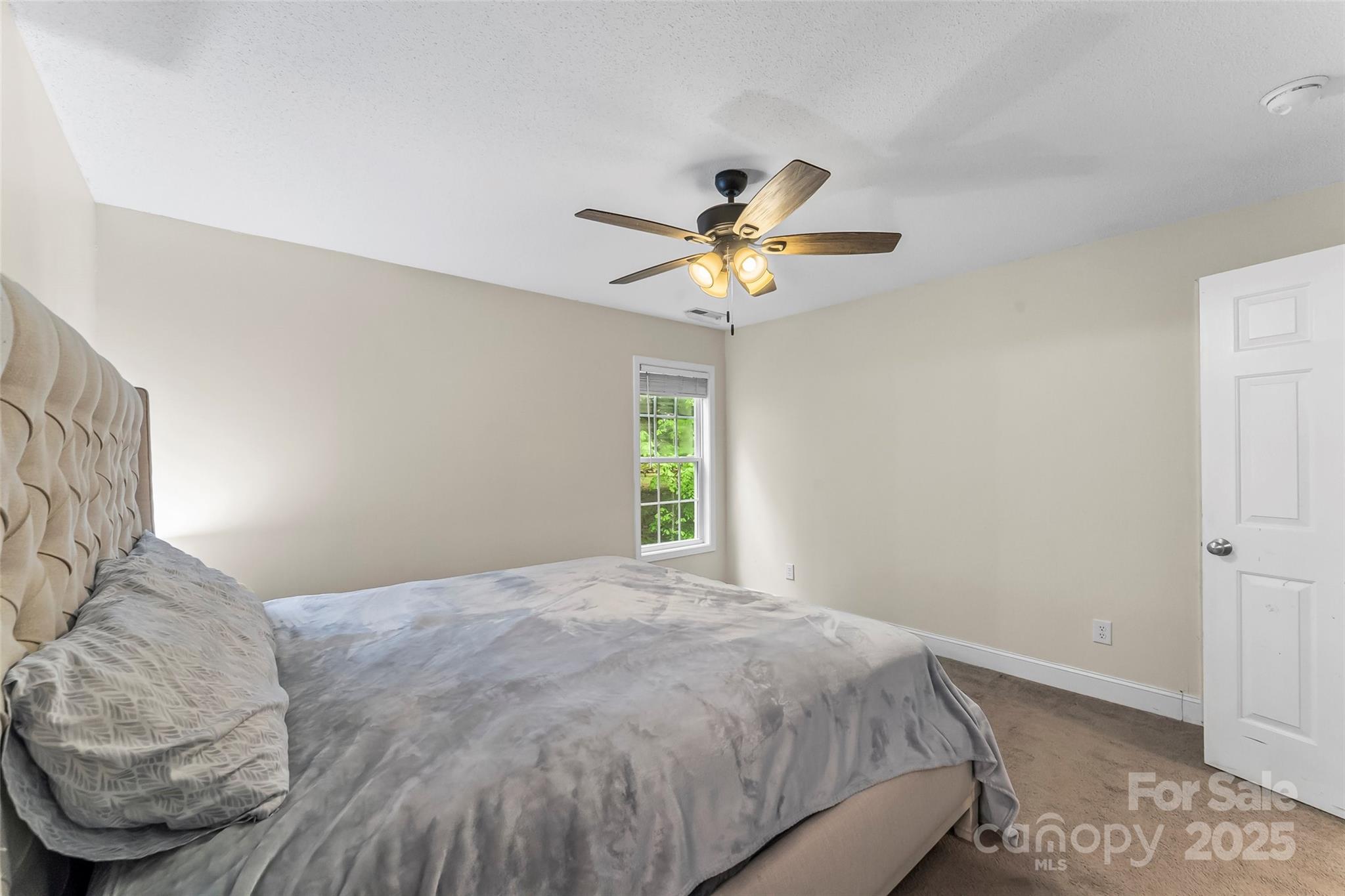 4927 Gateway Drive Property Photo 11