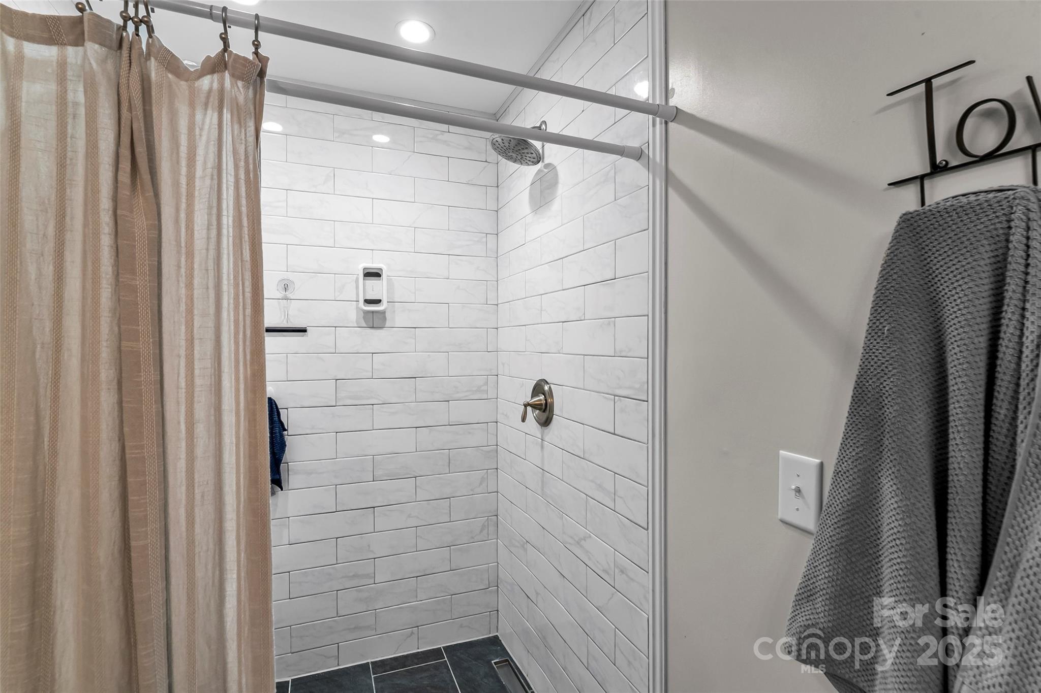 4927 Gateway Drive Property Photo 14