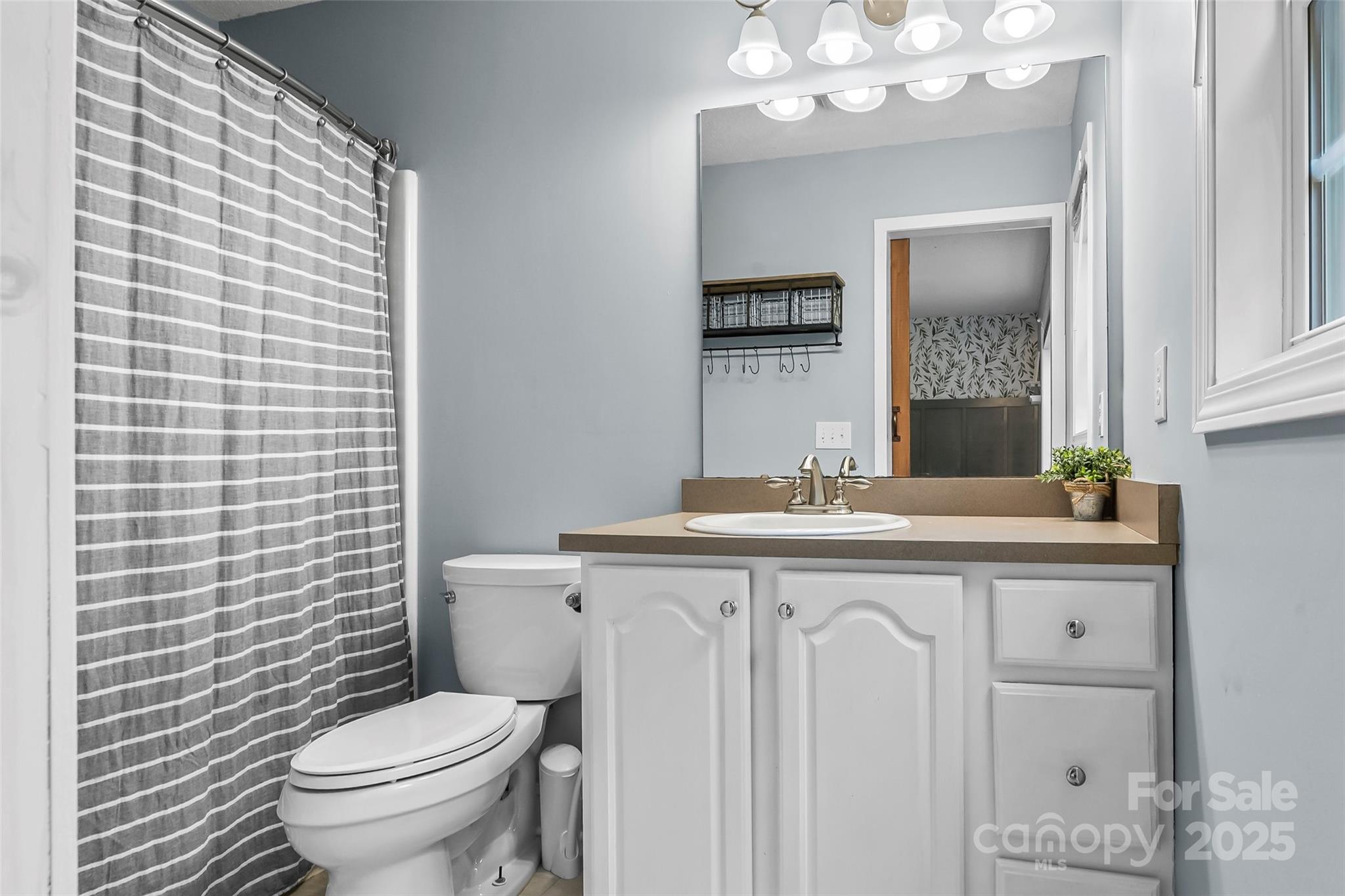 4927 Gateway Drive Property Photo 16