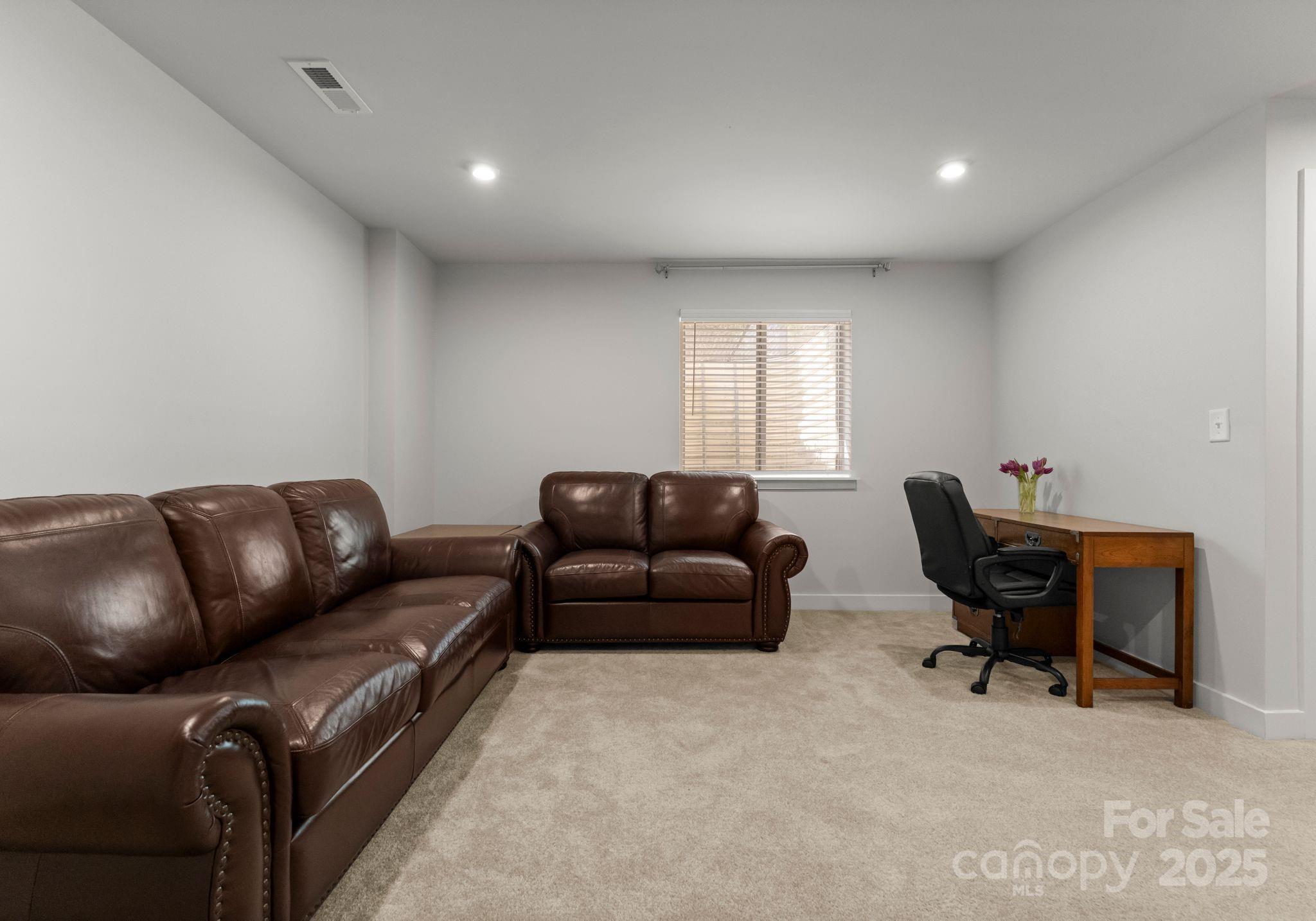 2037 Birchside Drive Property Photo 33