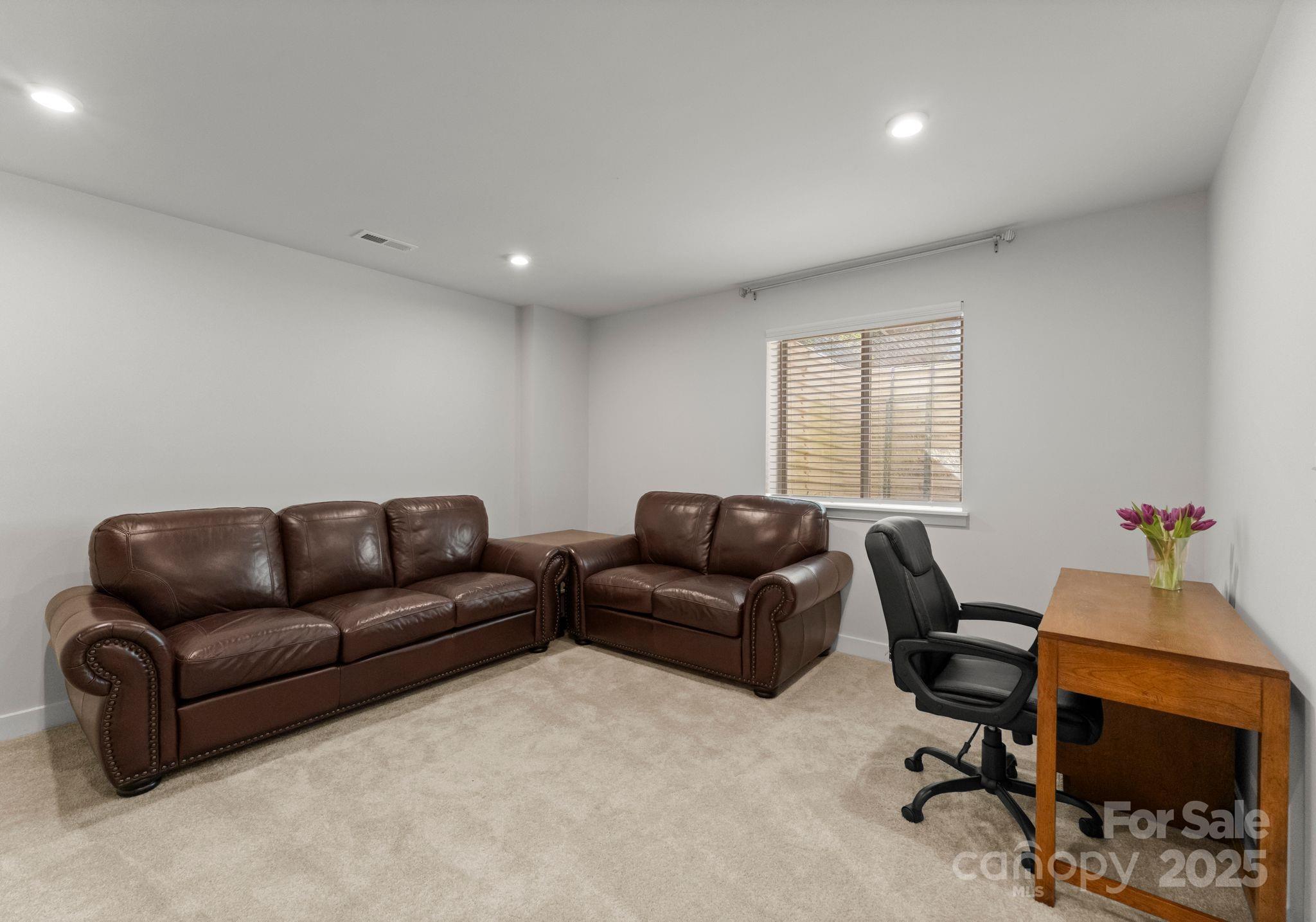 2037 Birchside Drive Property Photo 34