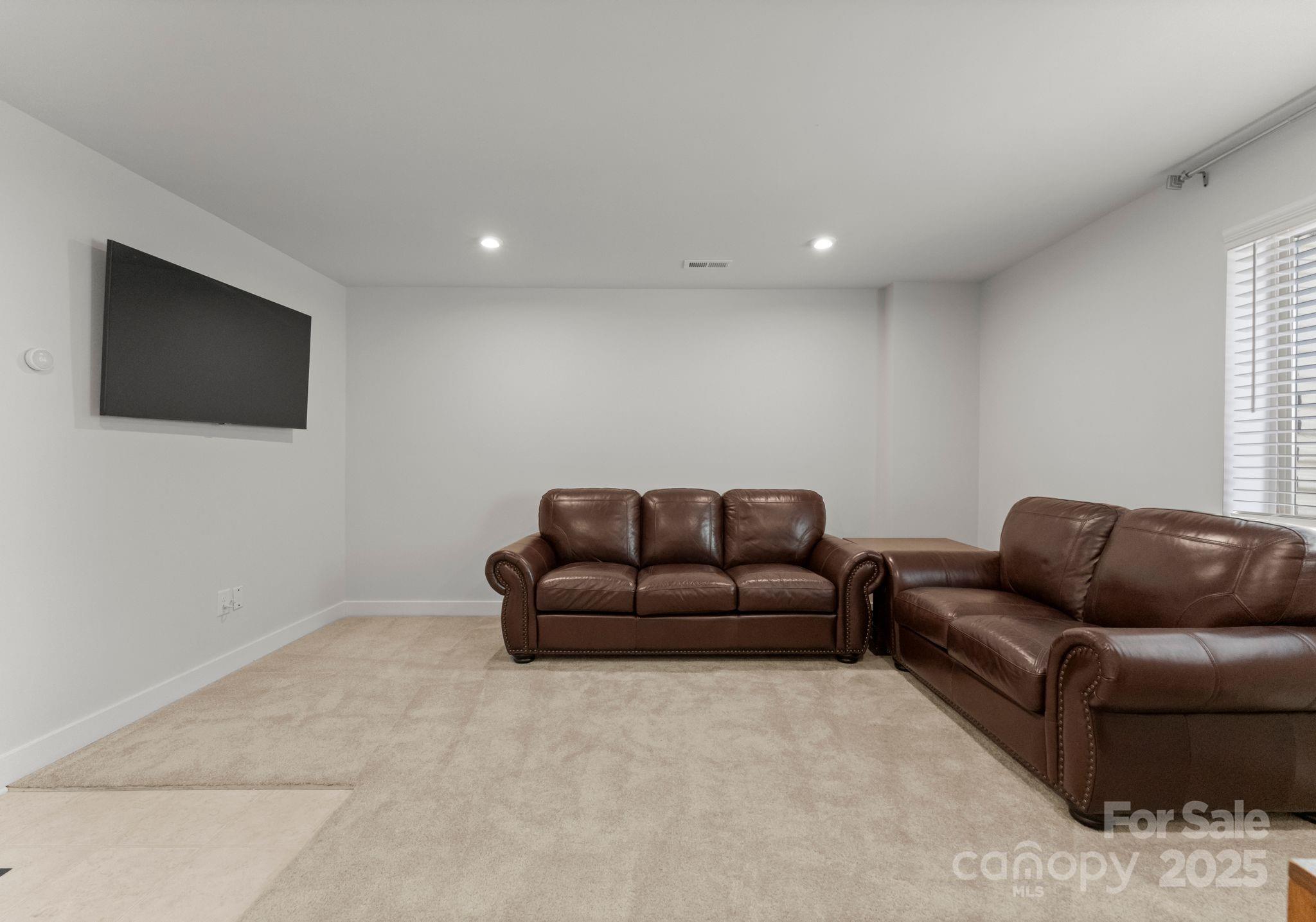 2037 Birchside Drive Property Photo 35