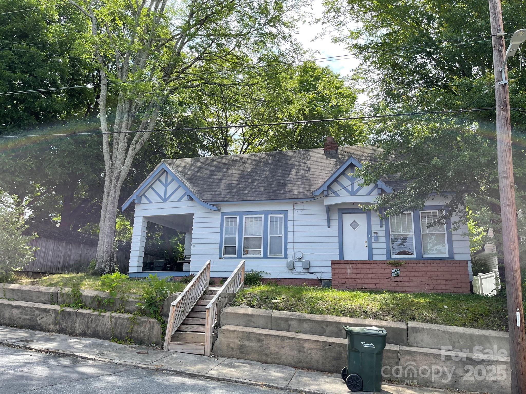 81 Academy Avenue Property Photo
