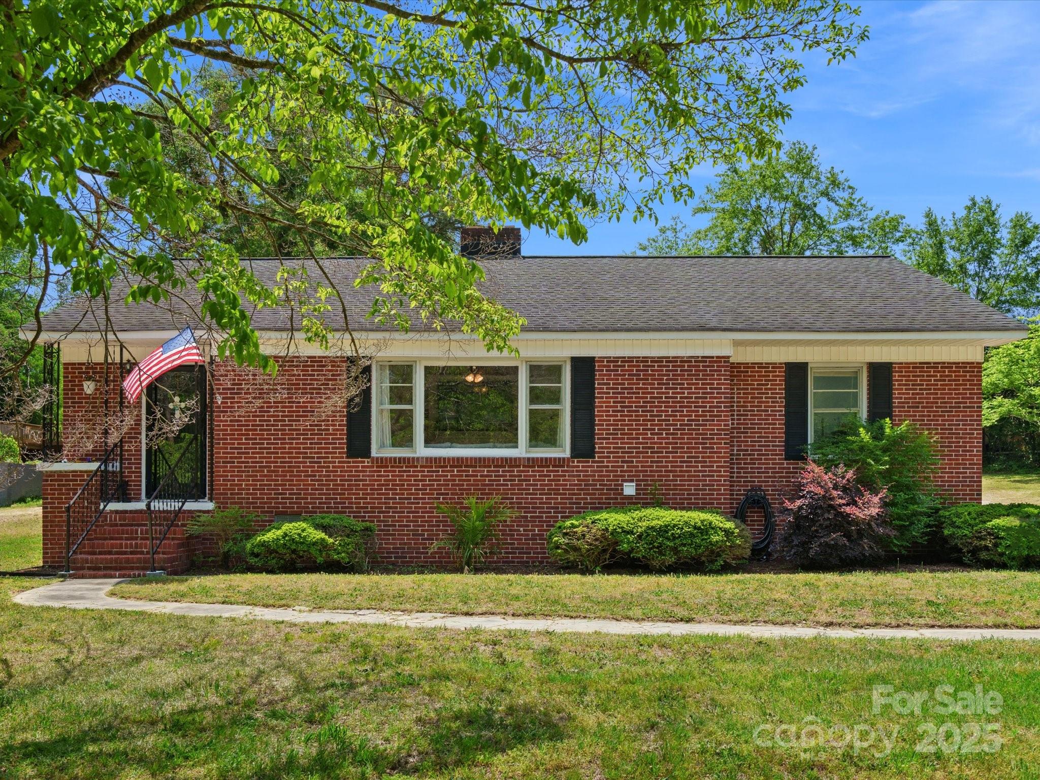 613 W Pine Street Property Photo