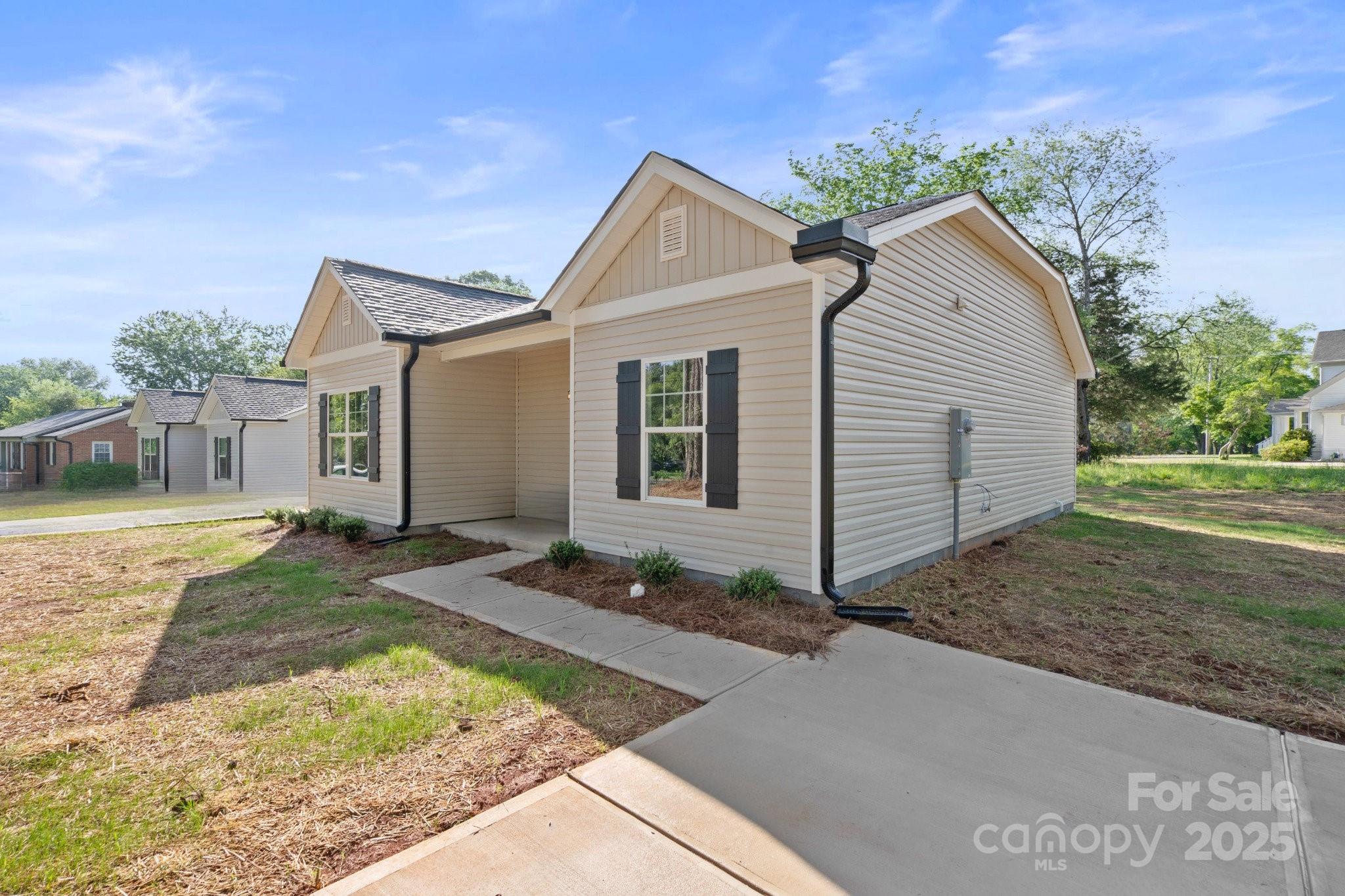 2405 Shaw Avenue Property Photo