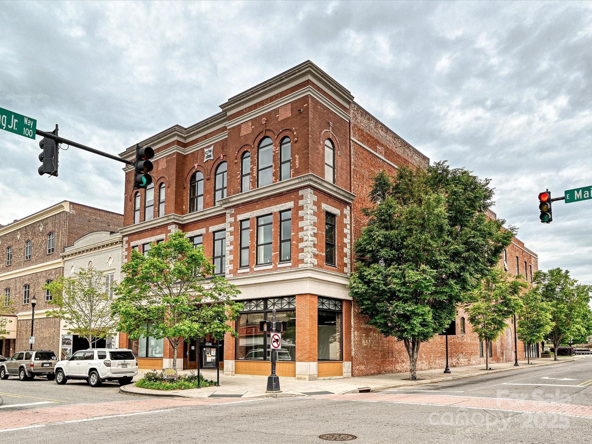 100 W Main Avenue Property Photo