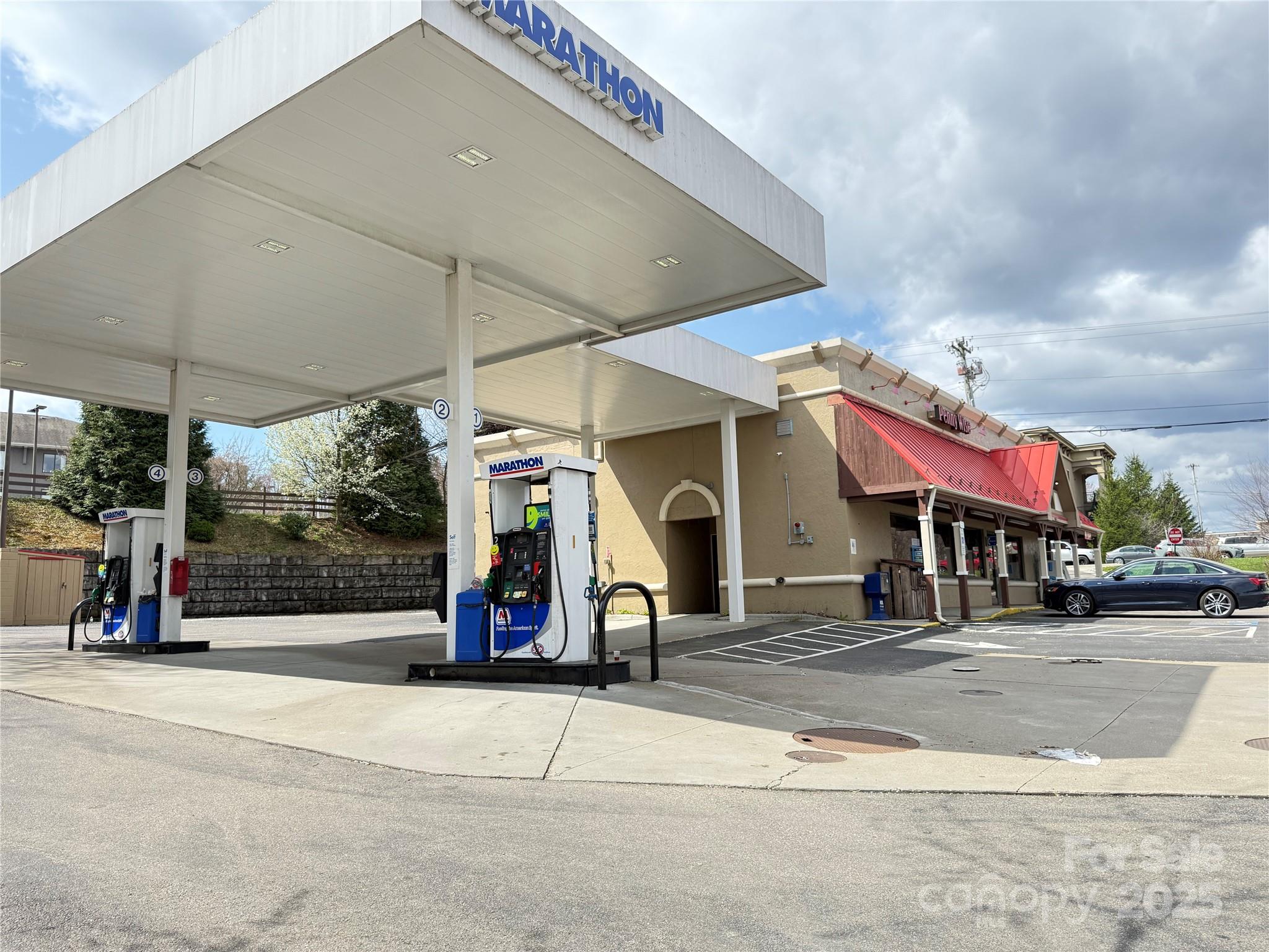 450 E King Street Property Photo 1