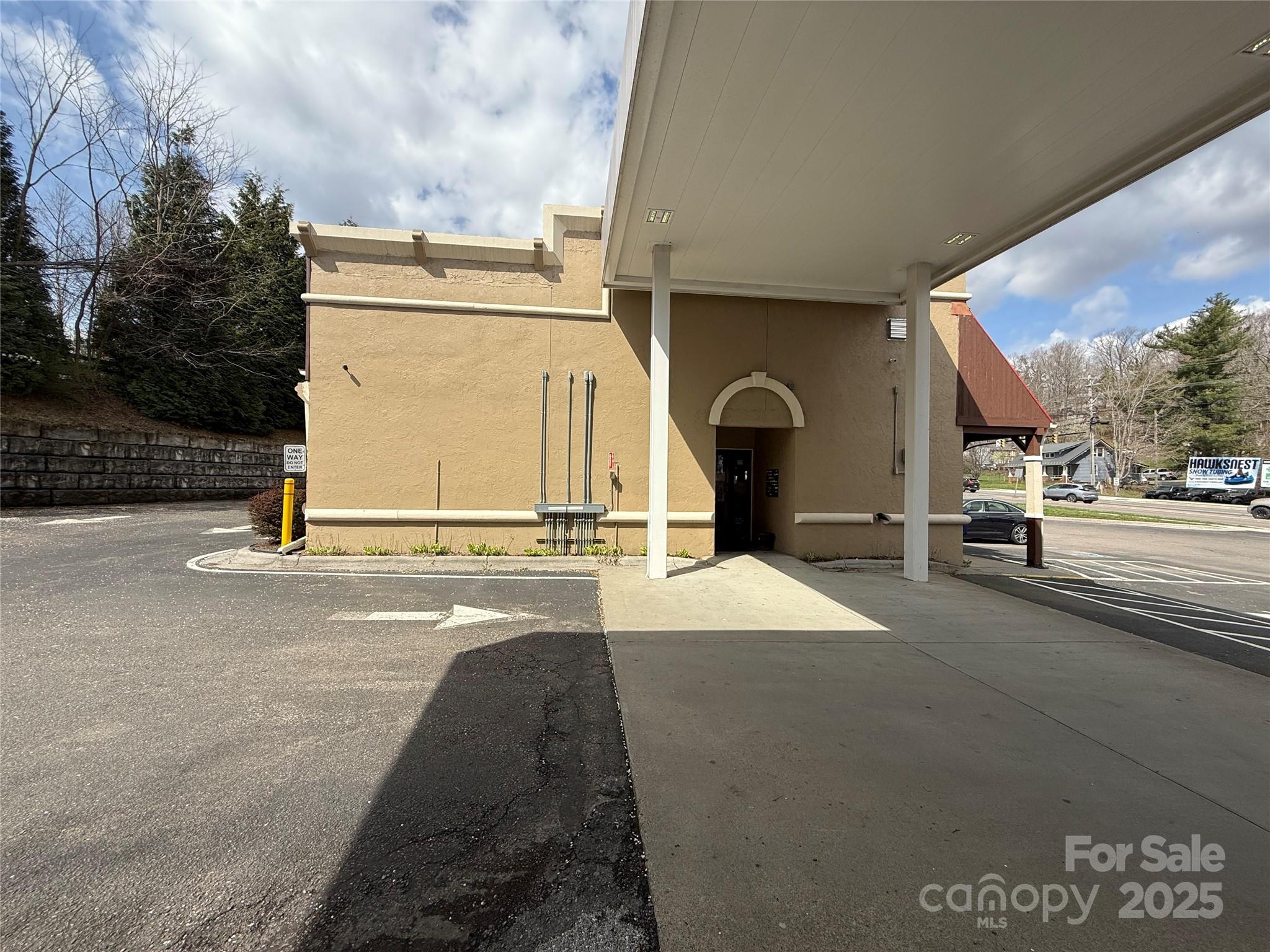 450 E King Street Property Photo 6