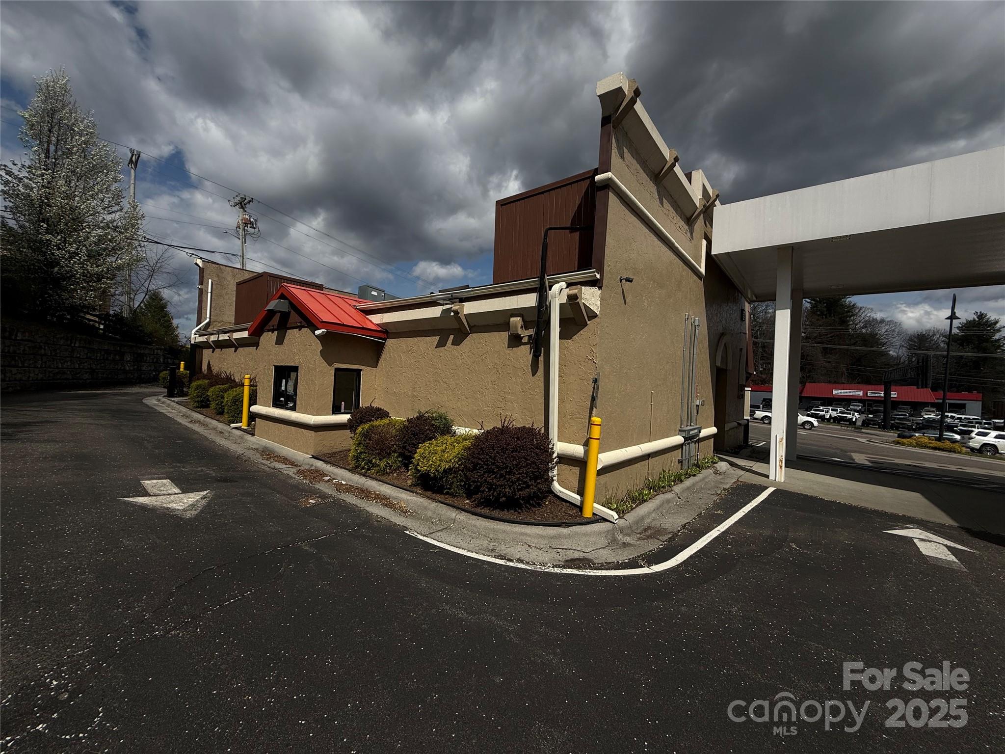 450 E King Street Property Photo 8