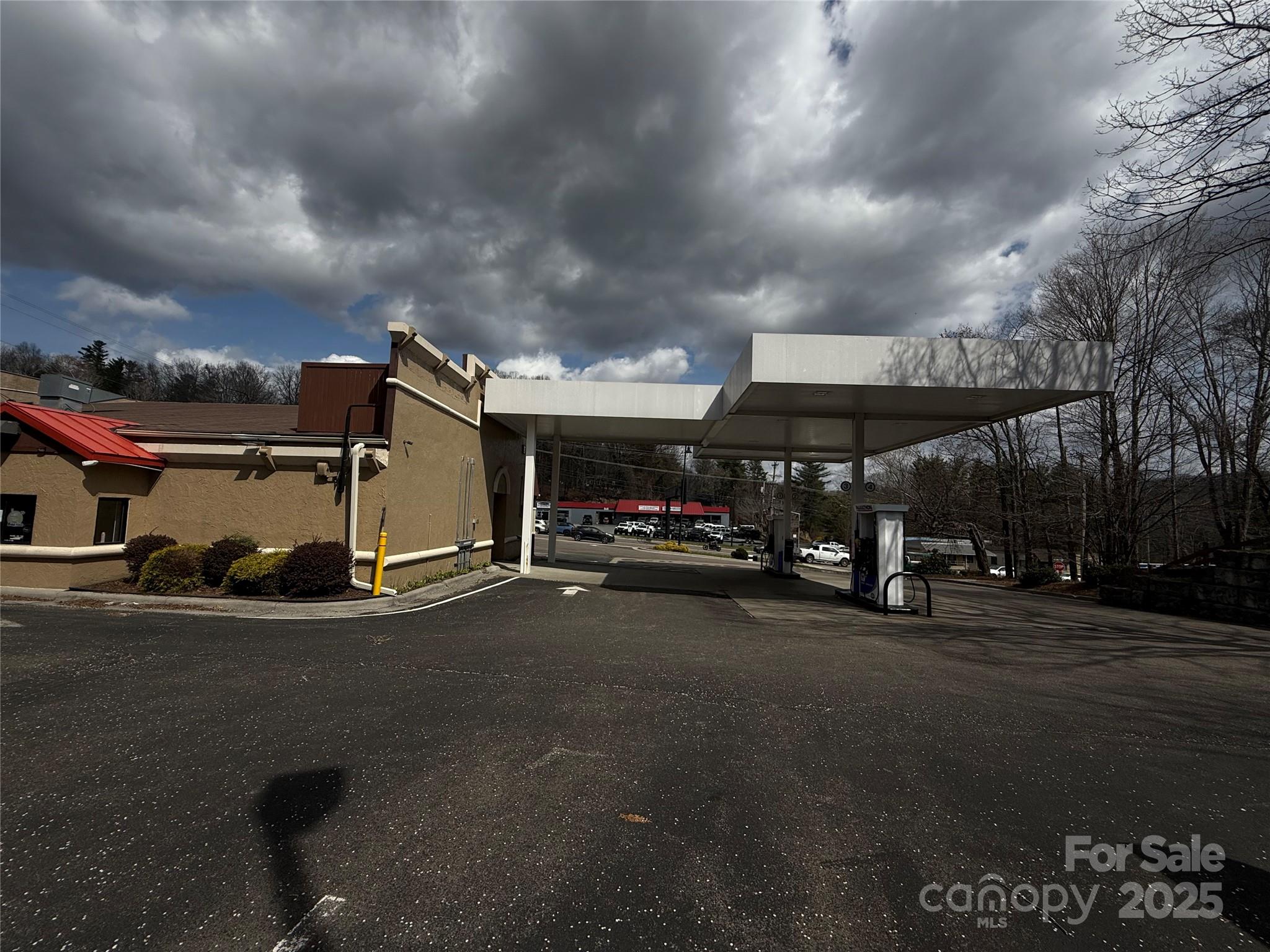 450 E King Street Property Photo 9