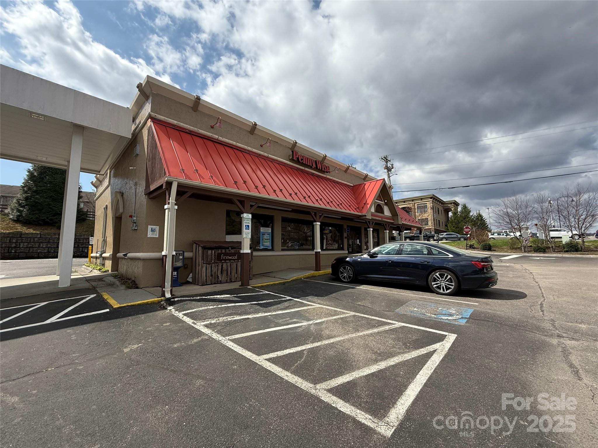 450 E King Street Property Photo 27