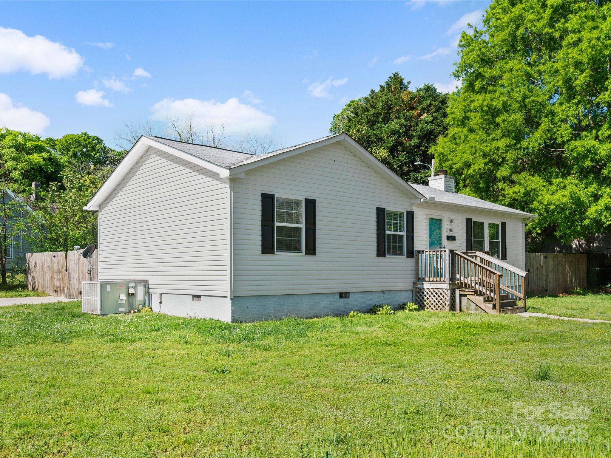 620 Third Street Property Photo 2