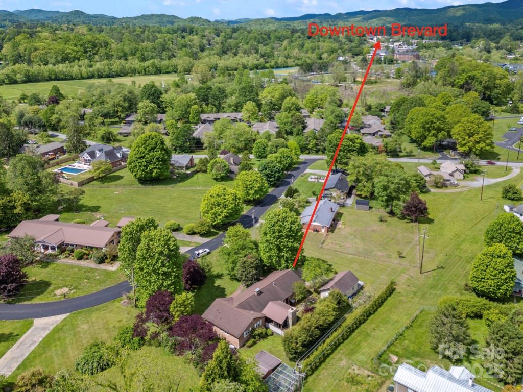 196 Broadview Circle Property Photo 1