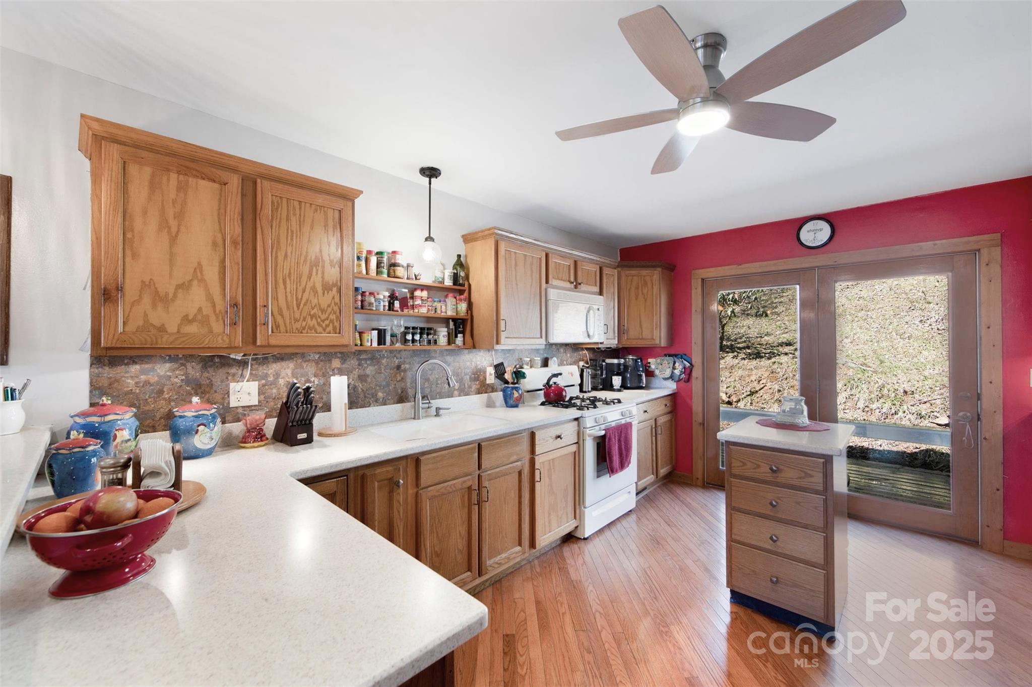 150 Sorghum Drive Property Photo 14