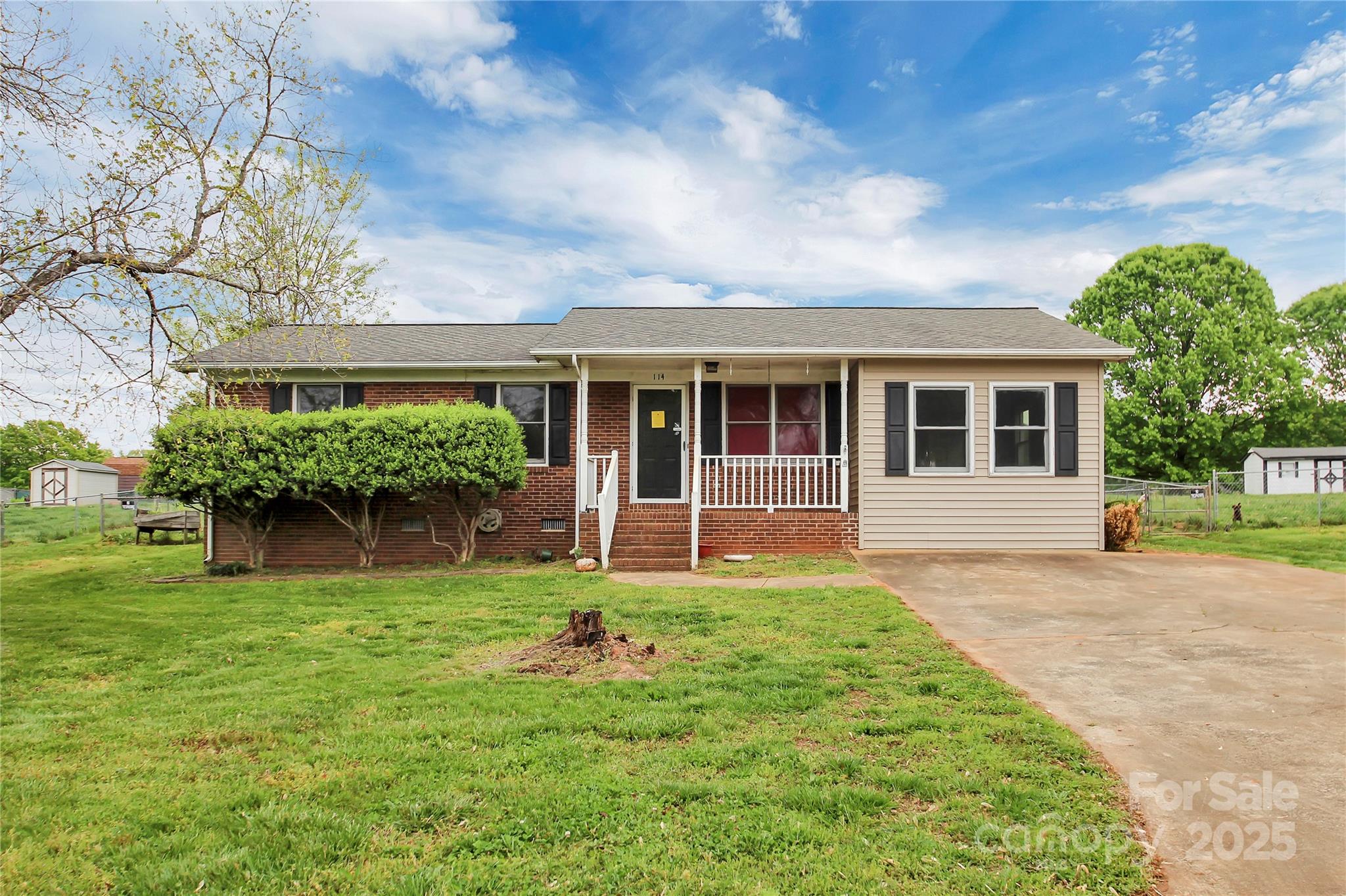 114 Southglenn Drive Property Photo